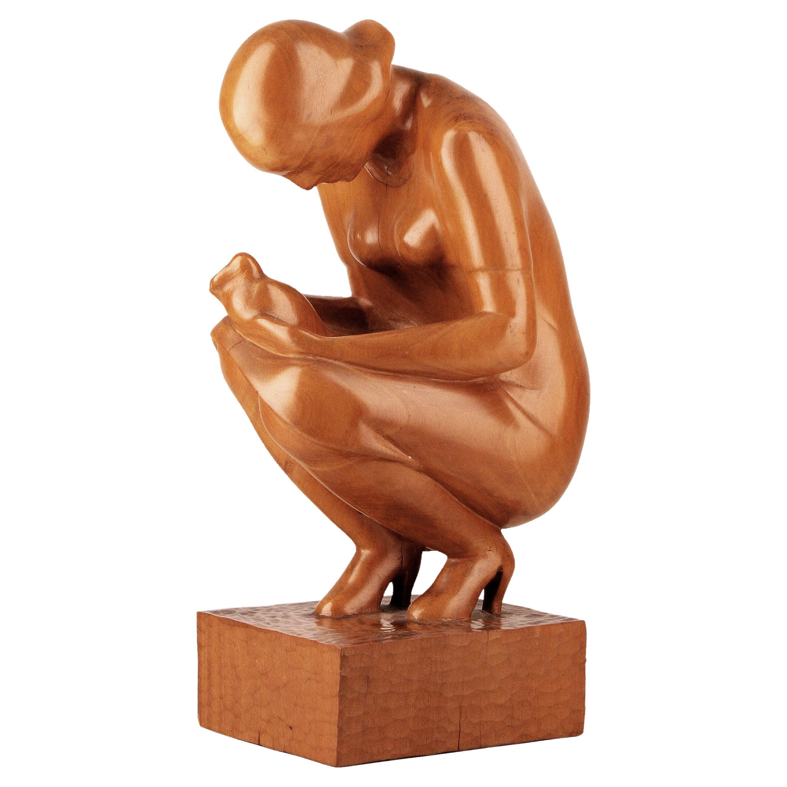 Mid-20th Century Varnished Wood Sculpture of Crouched Lady by Godofredo Paino For Sale