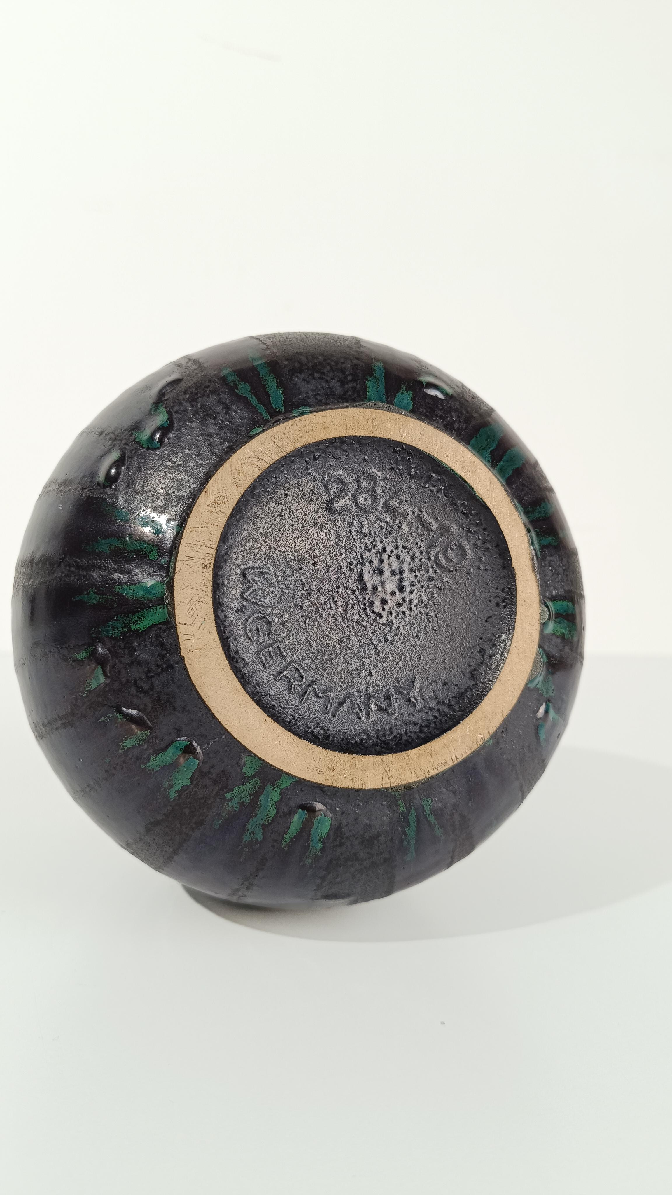 Vaso della metà del XX secolo in ceramica verde lava grassa, stile Raku, Germania Ovest in vendita 5