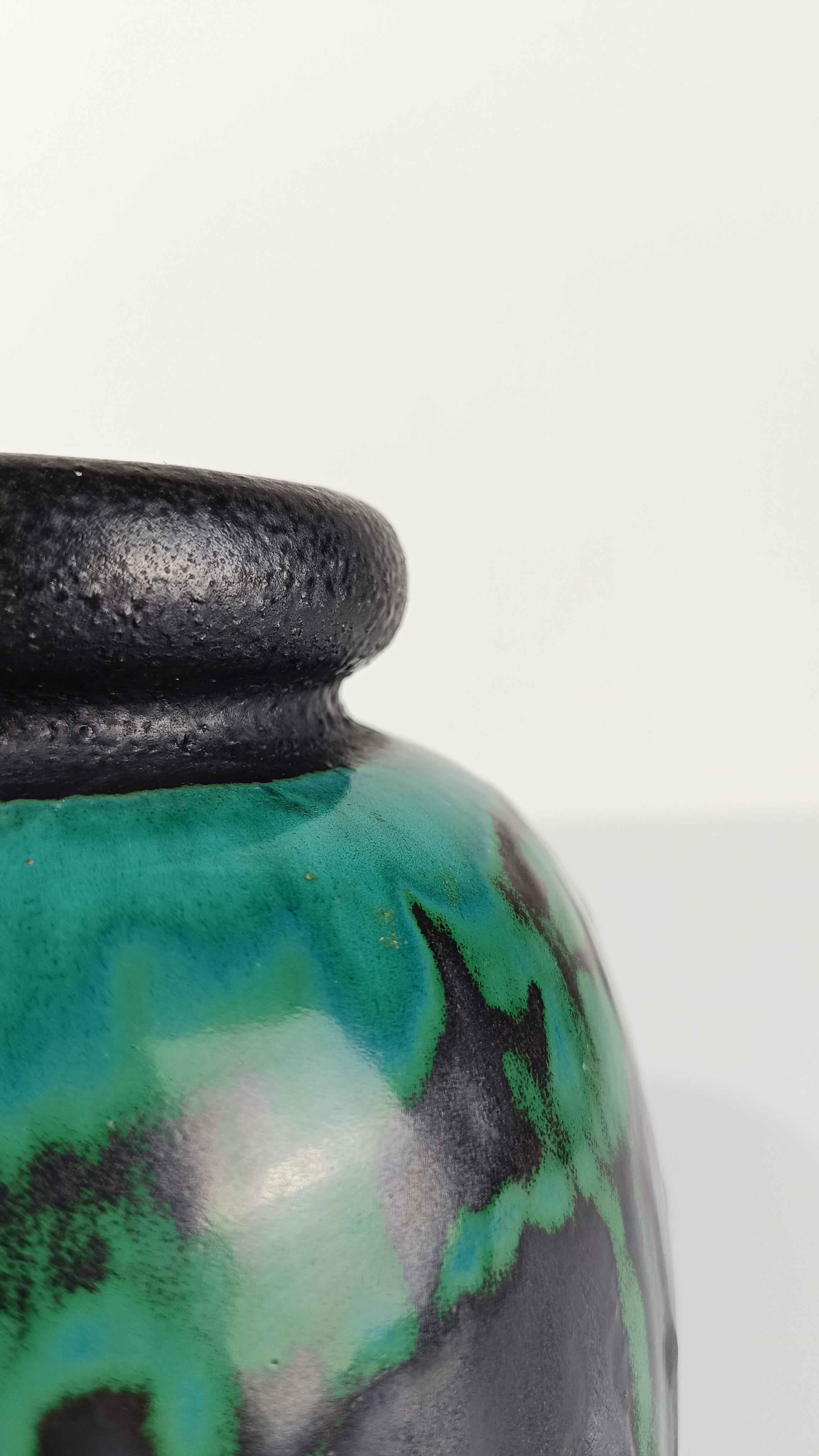 Vaso della metà del XX secolo in ceramica verde lava grassa, stile Raku, Germania Ovest in vendita 1