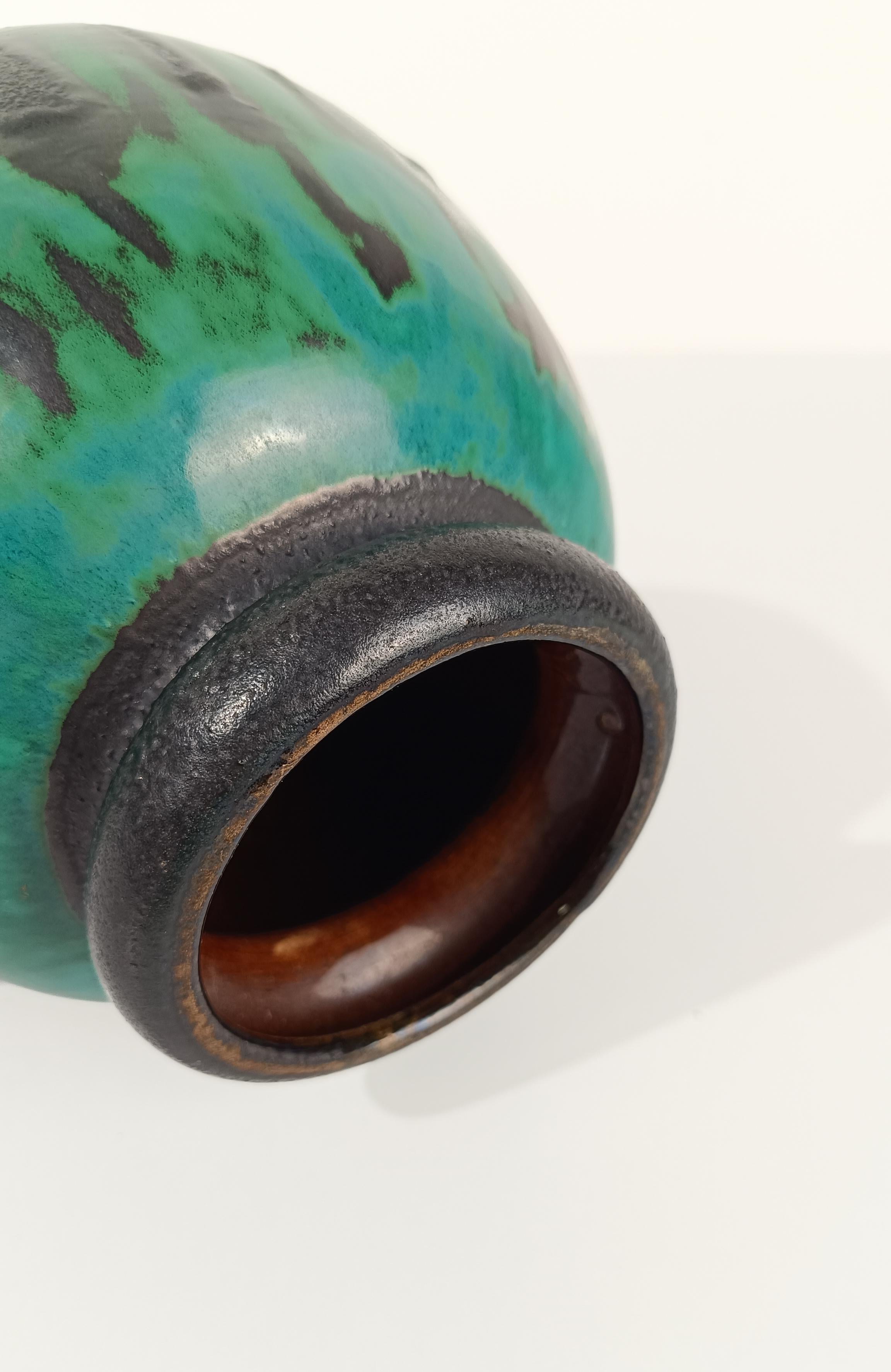Vaso della metà del XX secolo in ceramica verde lava grassa, stile Raku, Germania Ovest in vendita 3