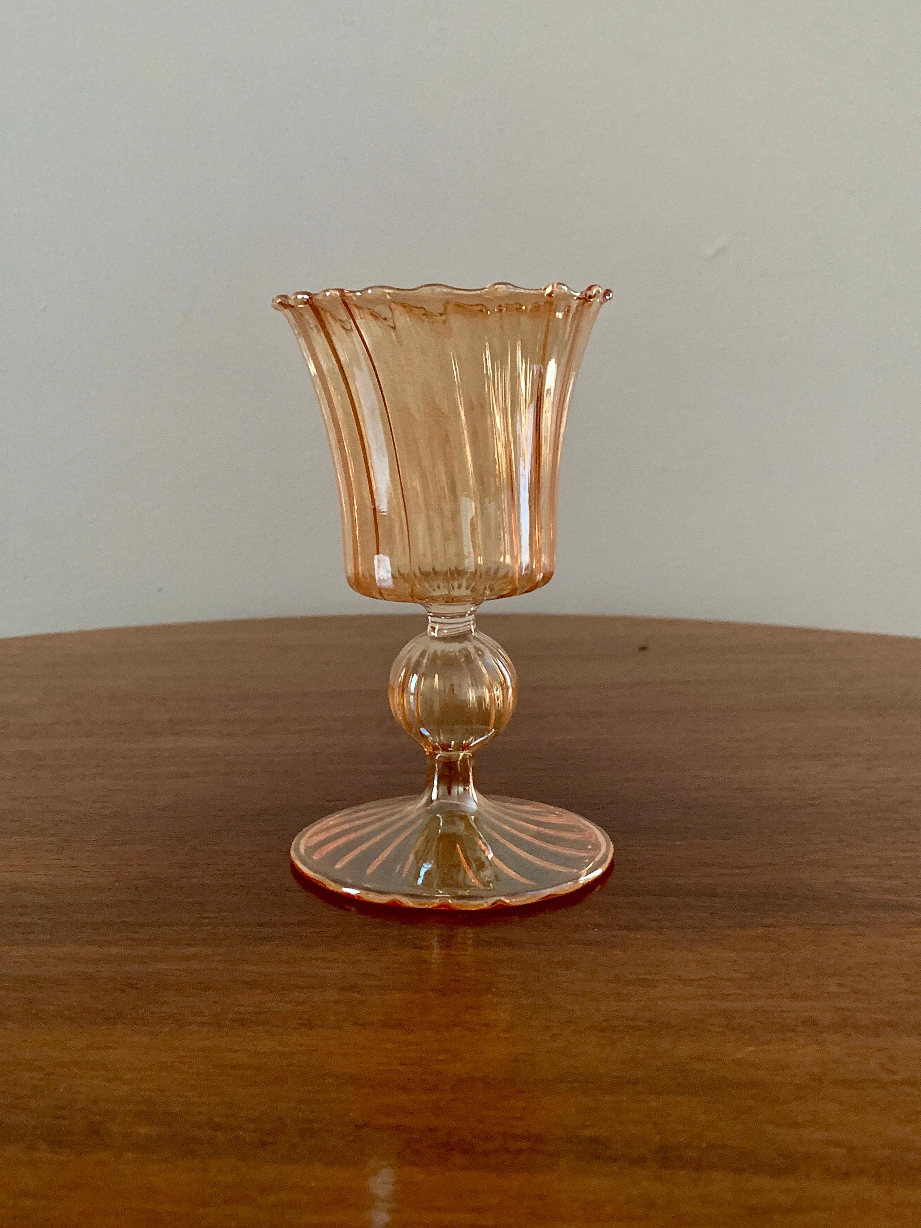 Mitte des 20. Jahrhunderts Kerzenhalter aus venezianischem Glas im Zustand „Gut“ im Angebot in Elkhart, IN