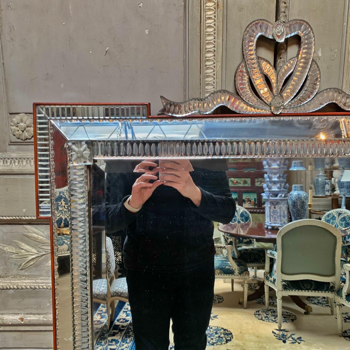 Néoclassique Miroir vénitien du milieu du XXe siècle en vente