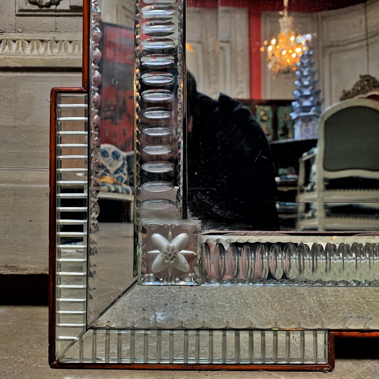 Mid 20th Century Venetian Mirror In Good Condition For Sale In Dallas, TX