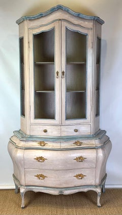 Mid 20th Century Venetian Style Bombe Vitrine