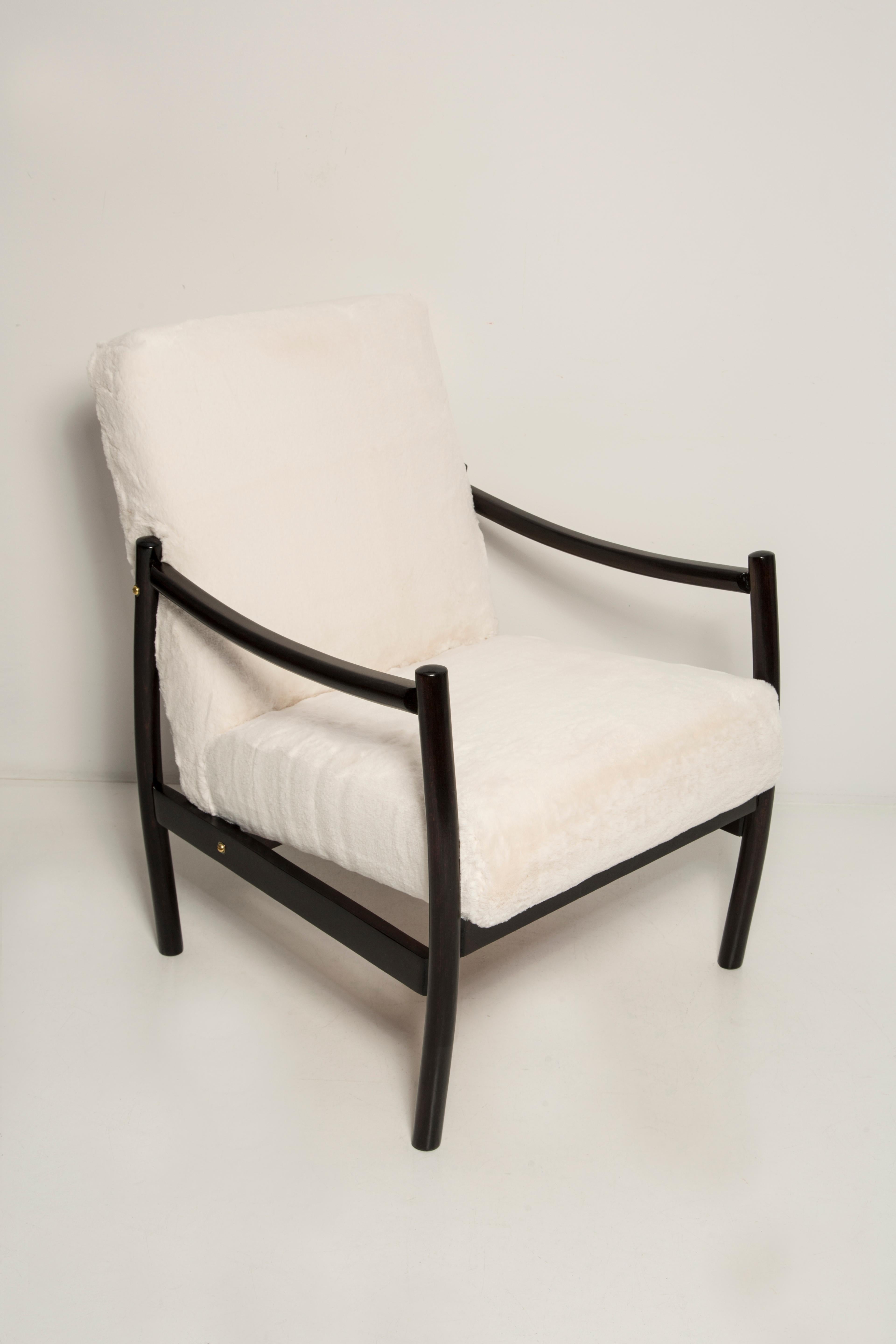 Mid-Century Modern Mid-20th Century Vintage Armchair, White Faux Rabbit Fur, Europe, 1960s For Sale