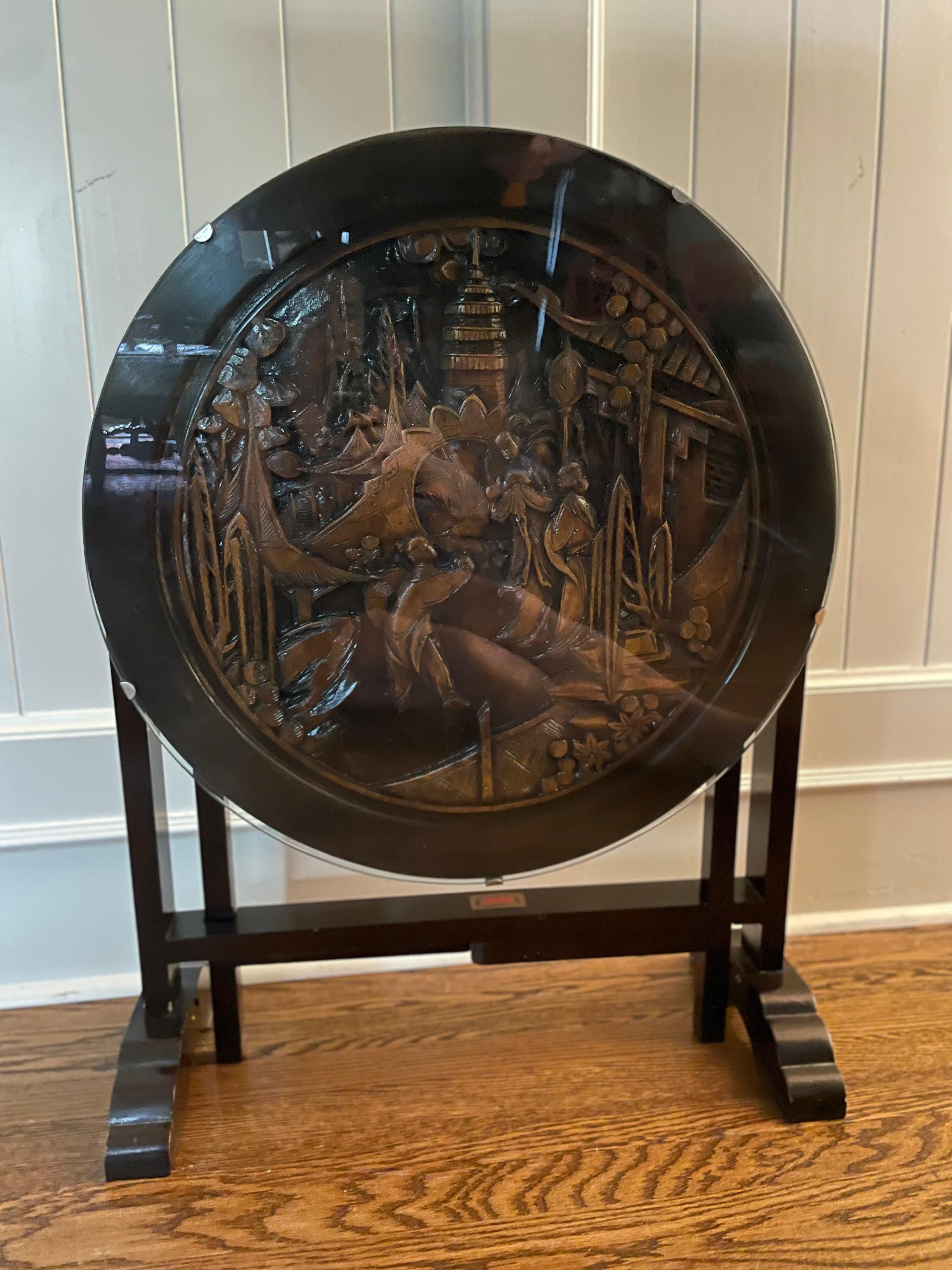 Mid 20th Century Vintage Asian Chinoiserie Carved Wood Round Tilt-Top Table In Good Condition For Sale In Cookeville, TN