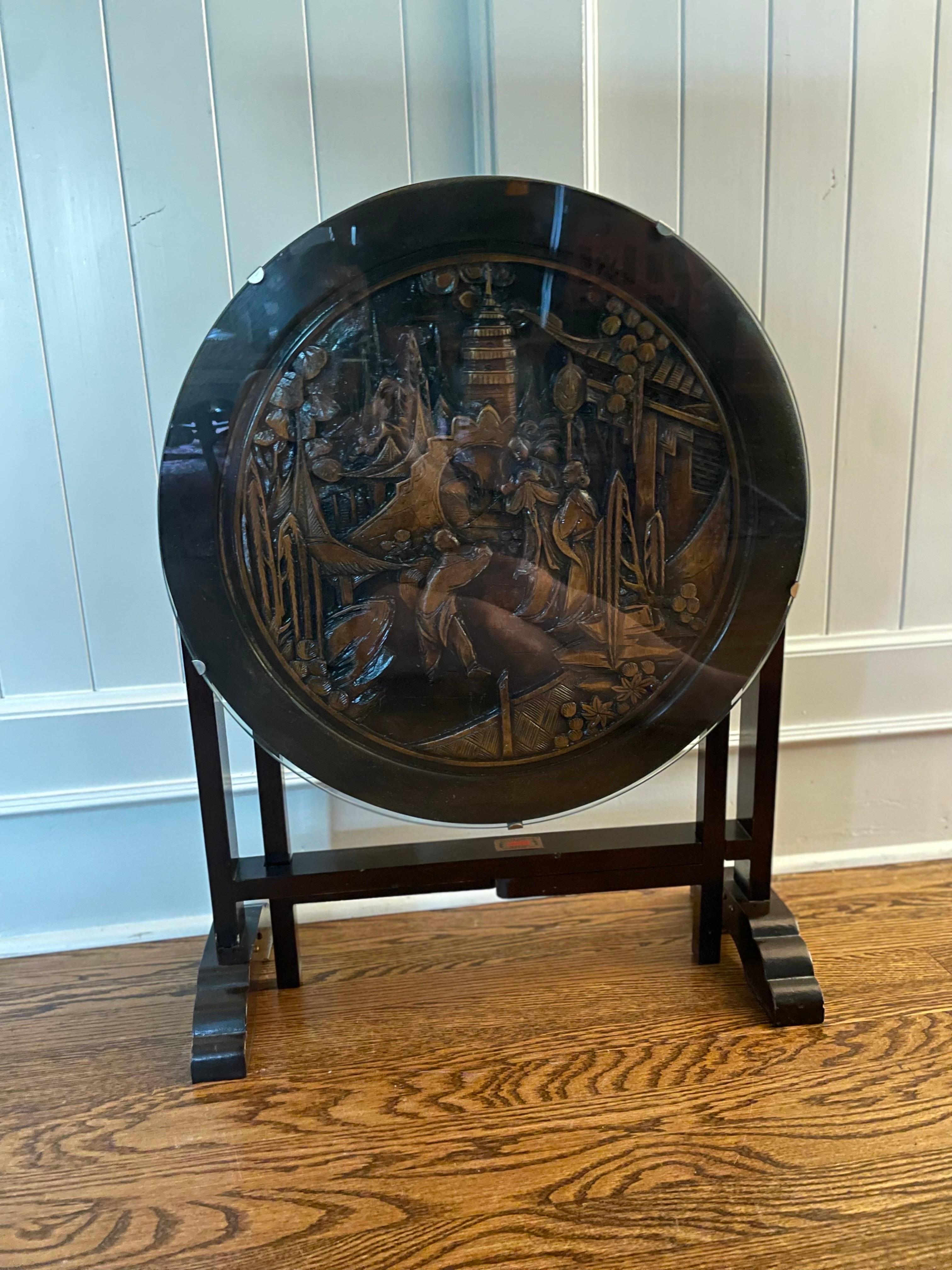 Mid 20th Century Vintage Asian Chinoiserie Carved Wood Round Tilt-Top Table For Sale 1