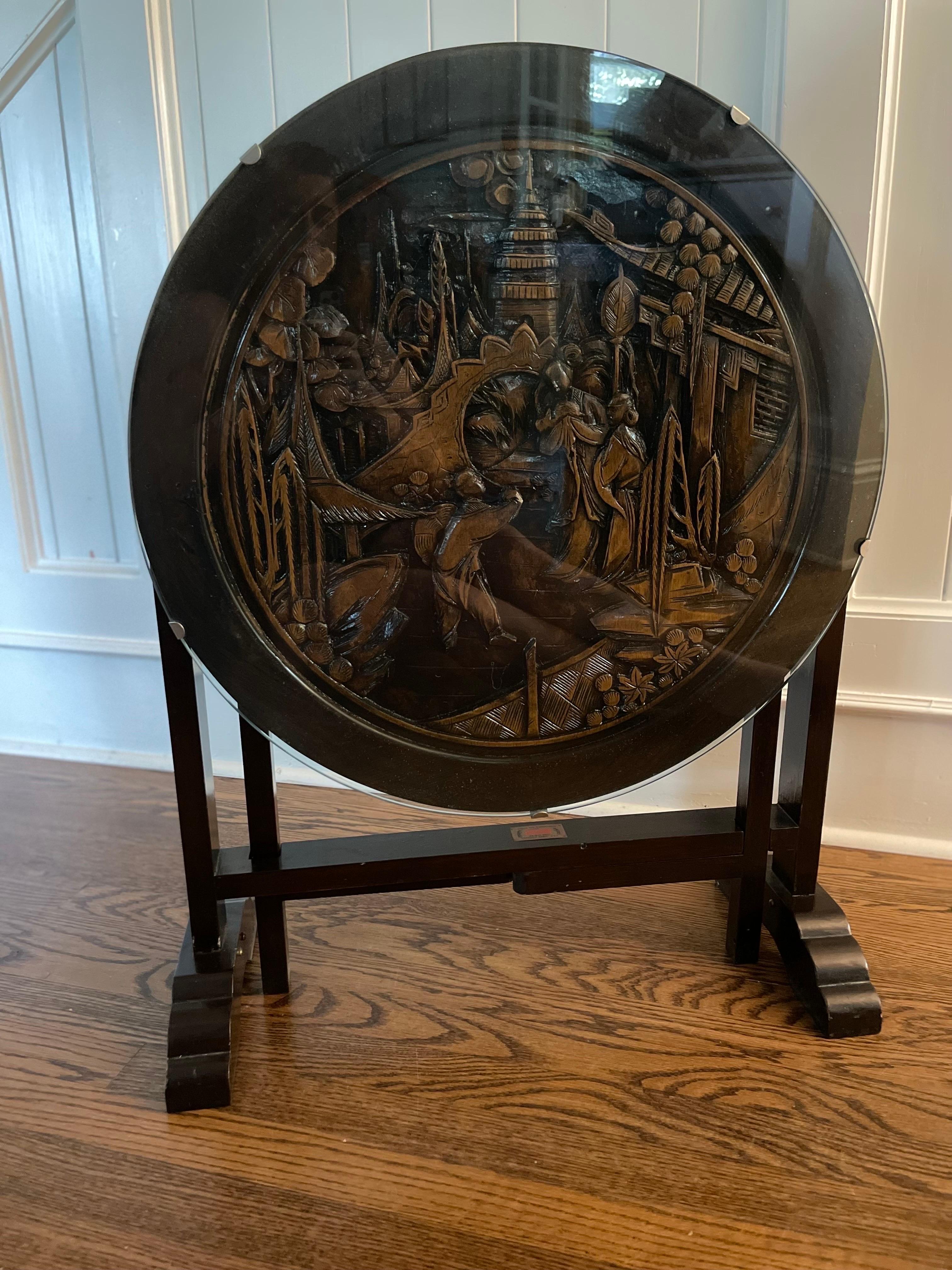 Mid 20th Century Vintage Asian Chinoiserie Carved Wood Round Tilt-Top Table For Sale 2