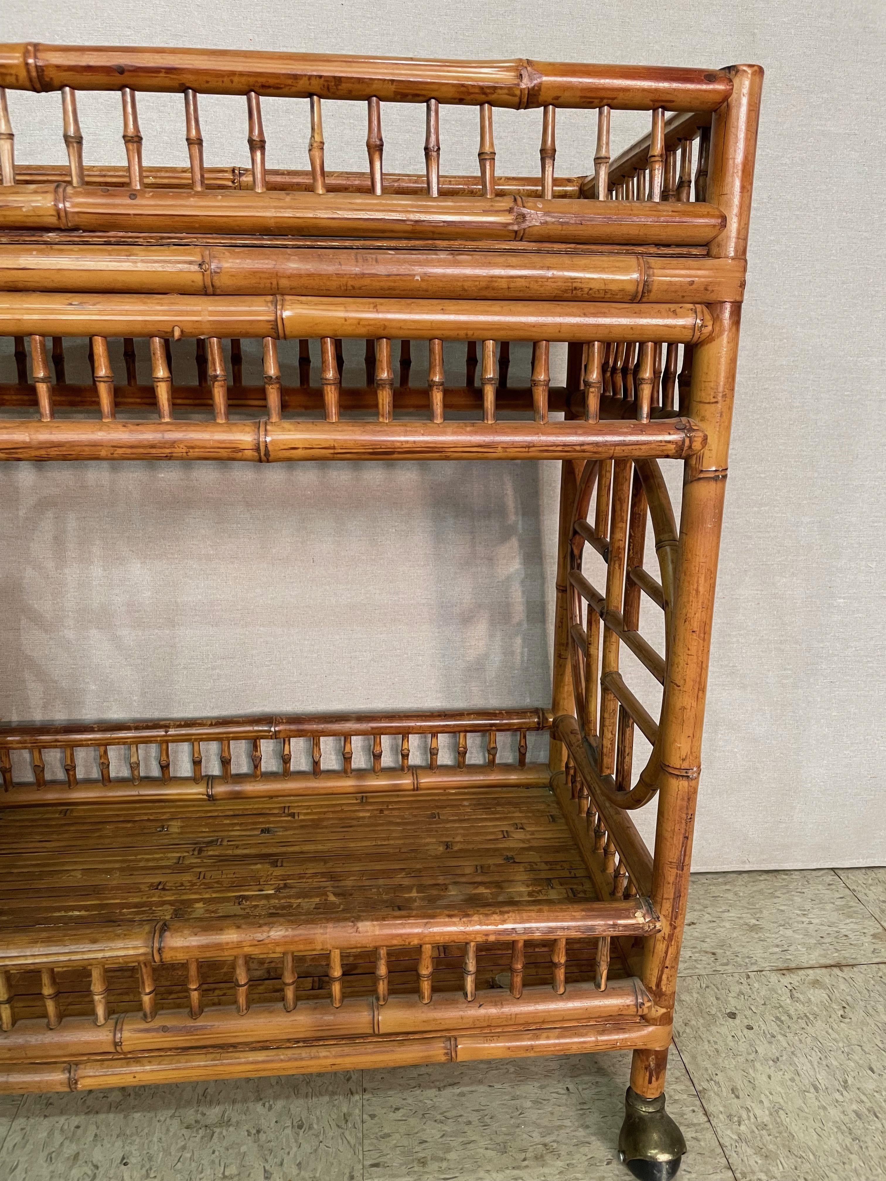 Carrello da bar in bambù vintage della metà del XX secolo in vendita 4