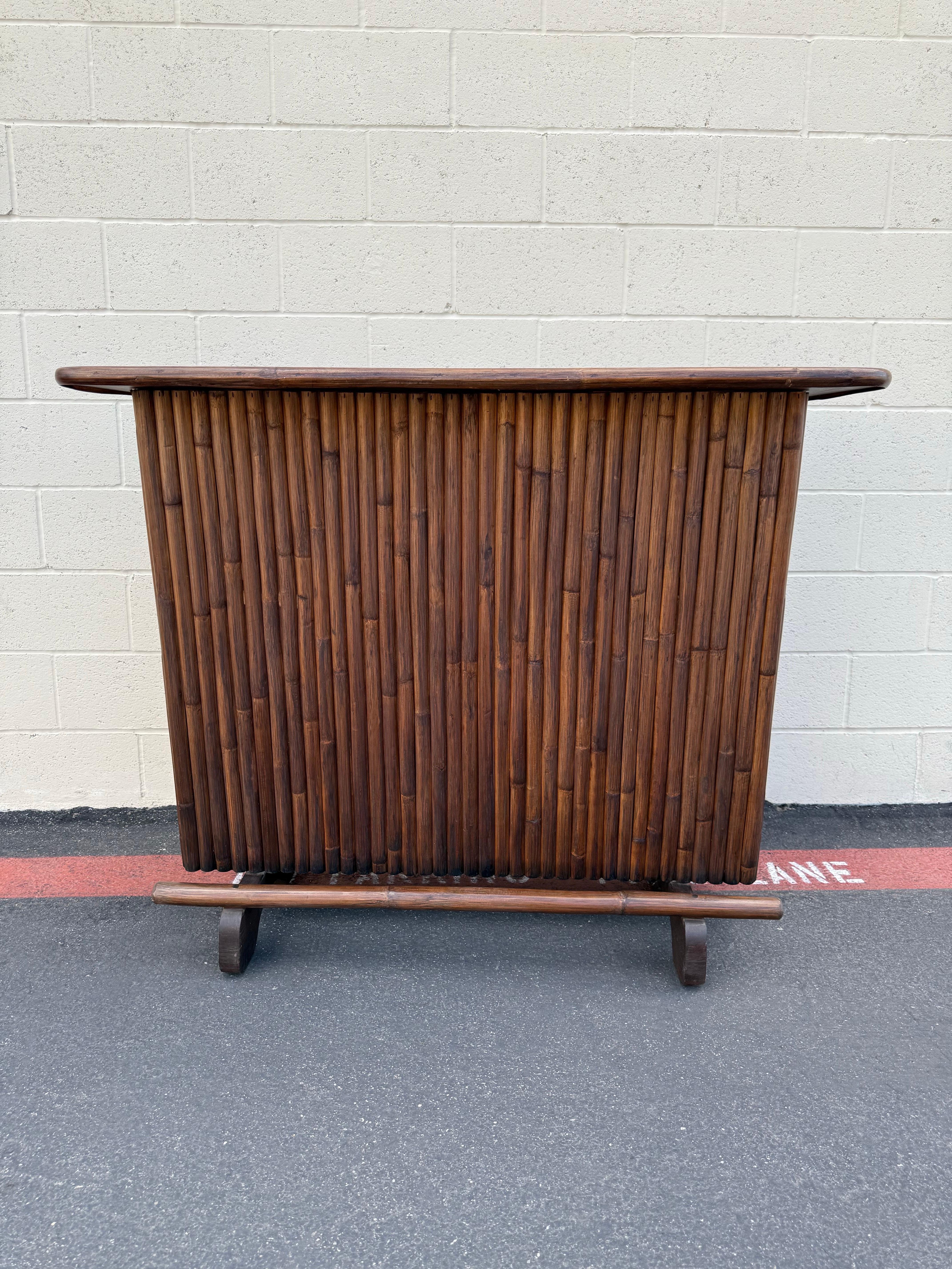 Barra Tiki de bambú vintage de mediados del siglo XX Moderno de mediados de siglo en venta