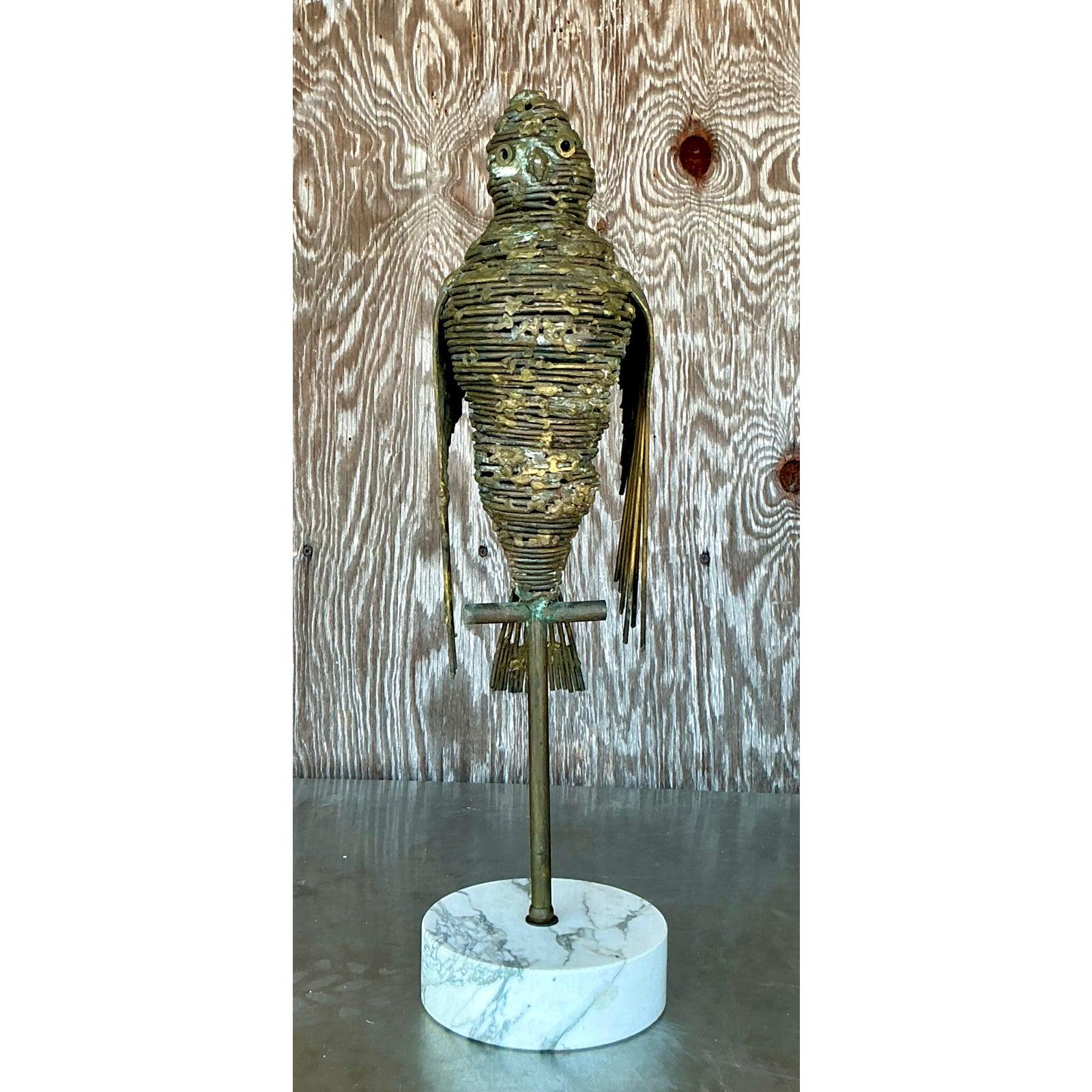Scultura di uccello in ottone bohémien della metà del XX secolo In condizioni buone in vendita a West Palm Beach, FL