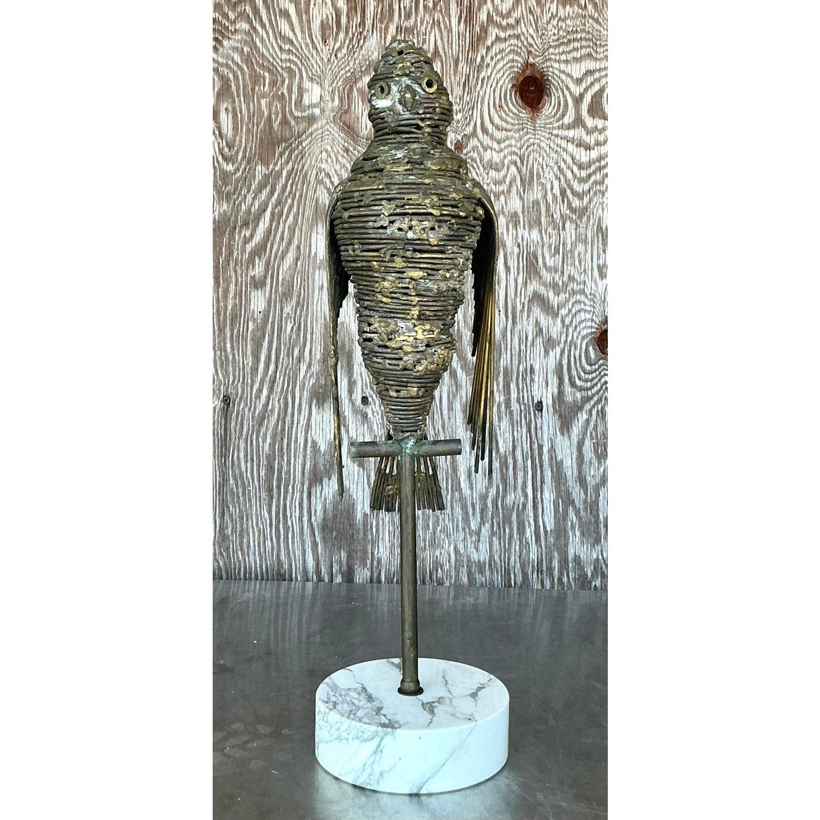 Ottone Scultura di uccello in ottone bohémien della metà del XX secolo in vendita