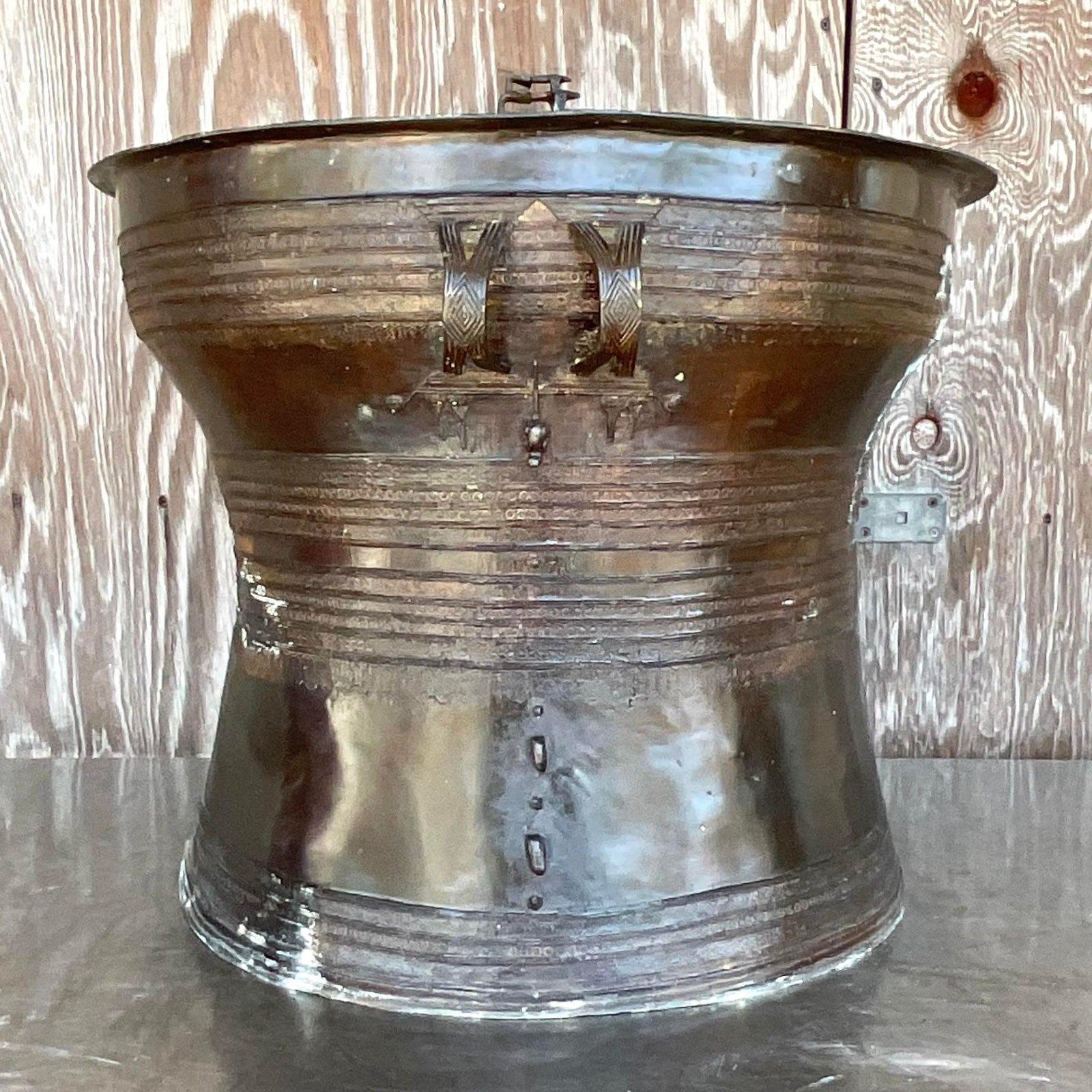 Milieu du 20ème siècle Vintage Boho Burmese Bronze Rain Drum en vente 1