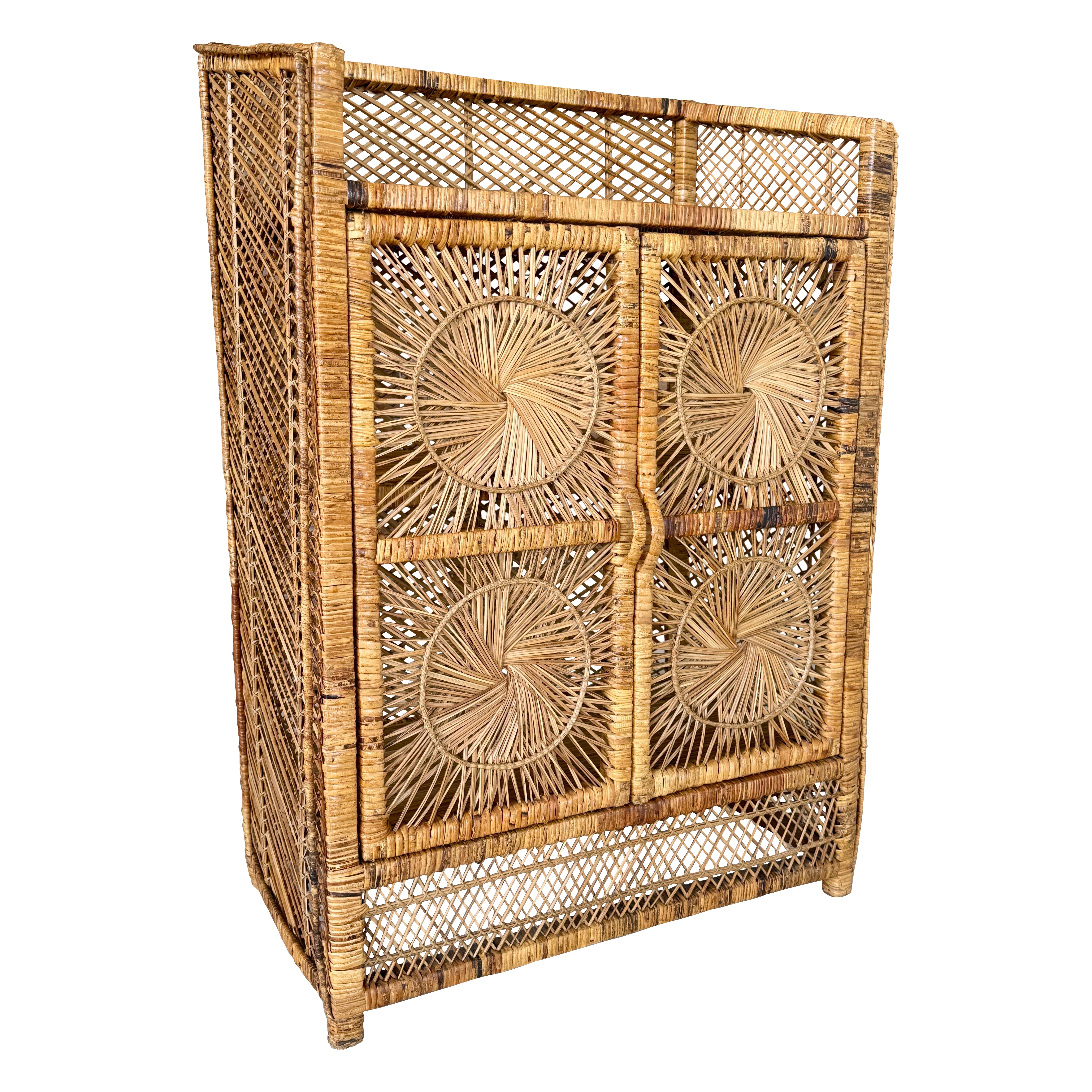 Armario Vintage Boho Coastal Sunburst Buri Rattan de mediados del siglo XX en venta