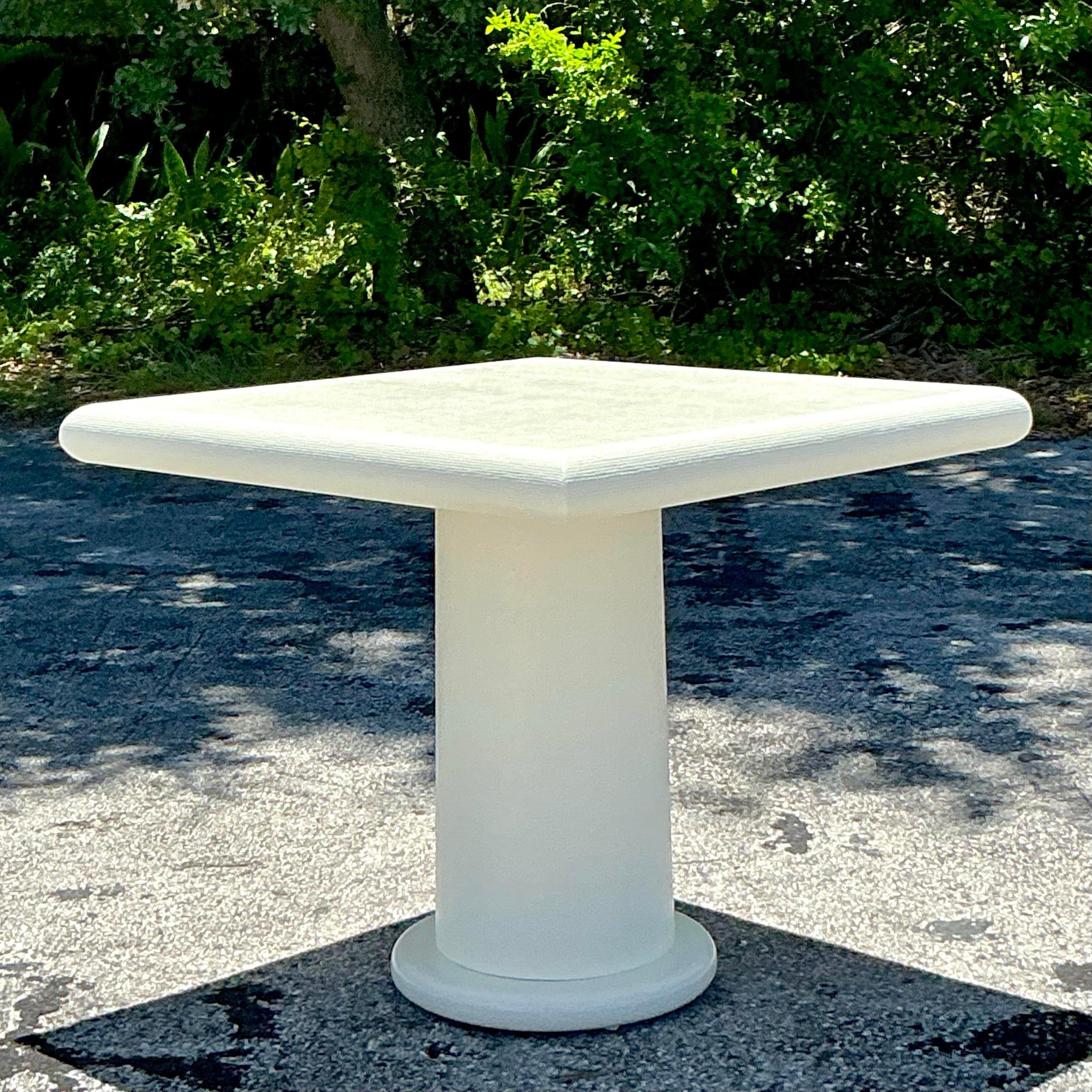 Mid-Century Modern Table de jeu à piédestal en toile d'herbe Boho vintage du milieu du 20e siècle en vente