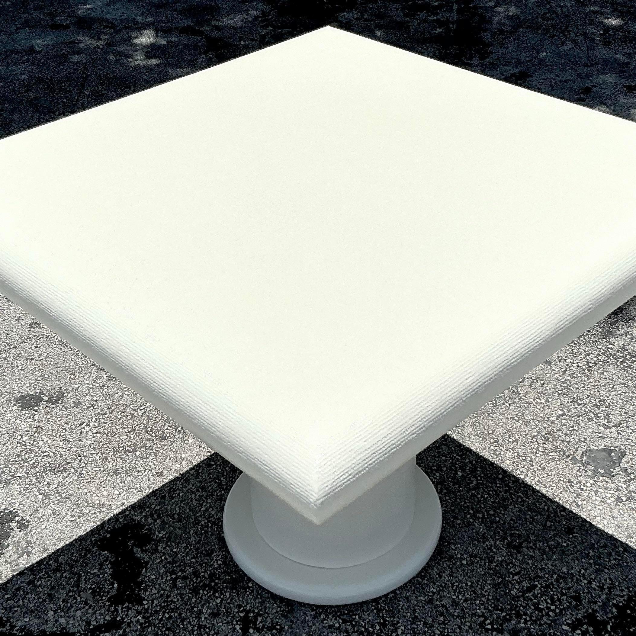 Bois Table de jeu à piédestal en toile d'herbe Boho vintage du milieu du 20e siècle en vente