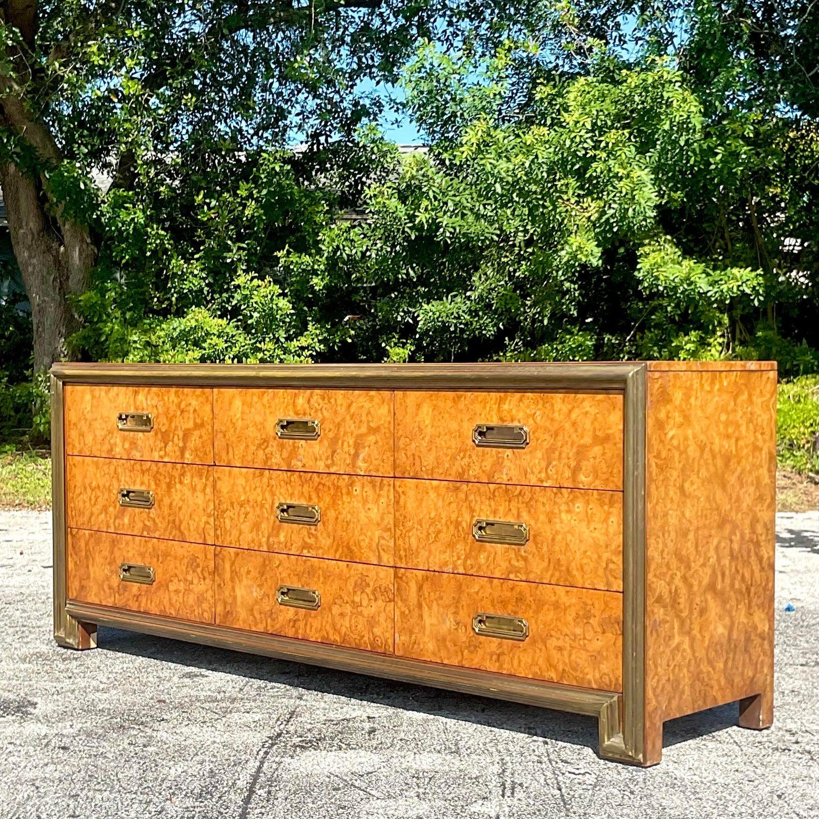 Laiton Mid 20th Century Vintage Boho Mastercrafters Burl Wood Dresser en vente
