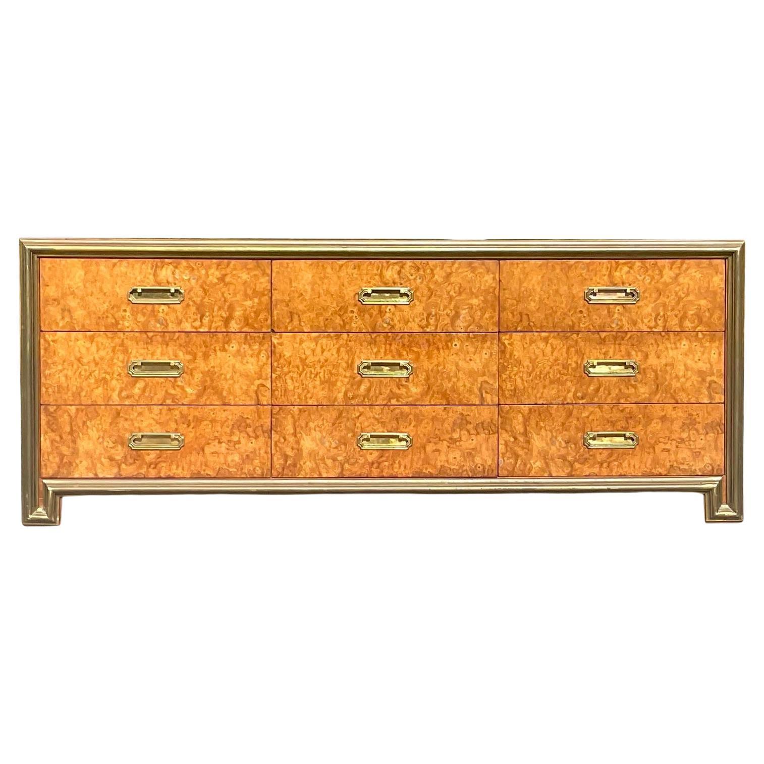 Mid 20th Century Vintage Boho Mastercrafters Burl Wood Dresser en vente