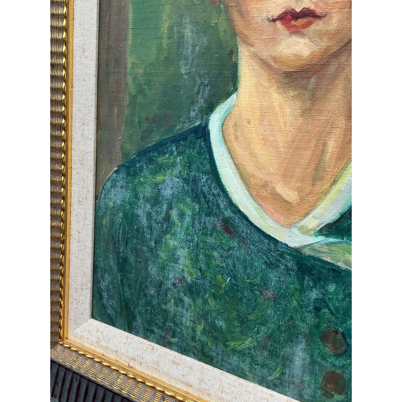 Empreint de caractère et d'émotion, ce portrait vintage à l'huile sur panneau capture l'élégance intemporelle d'une femme posée, rendue par un coup de pinceau expressif et une texture riche et picturale. L'attitude sereine du sujet et la palette