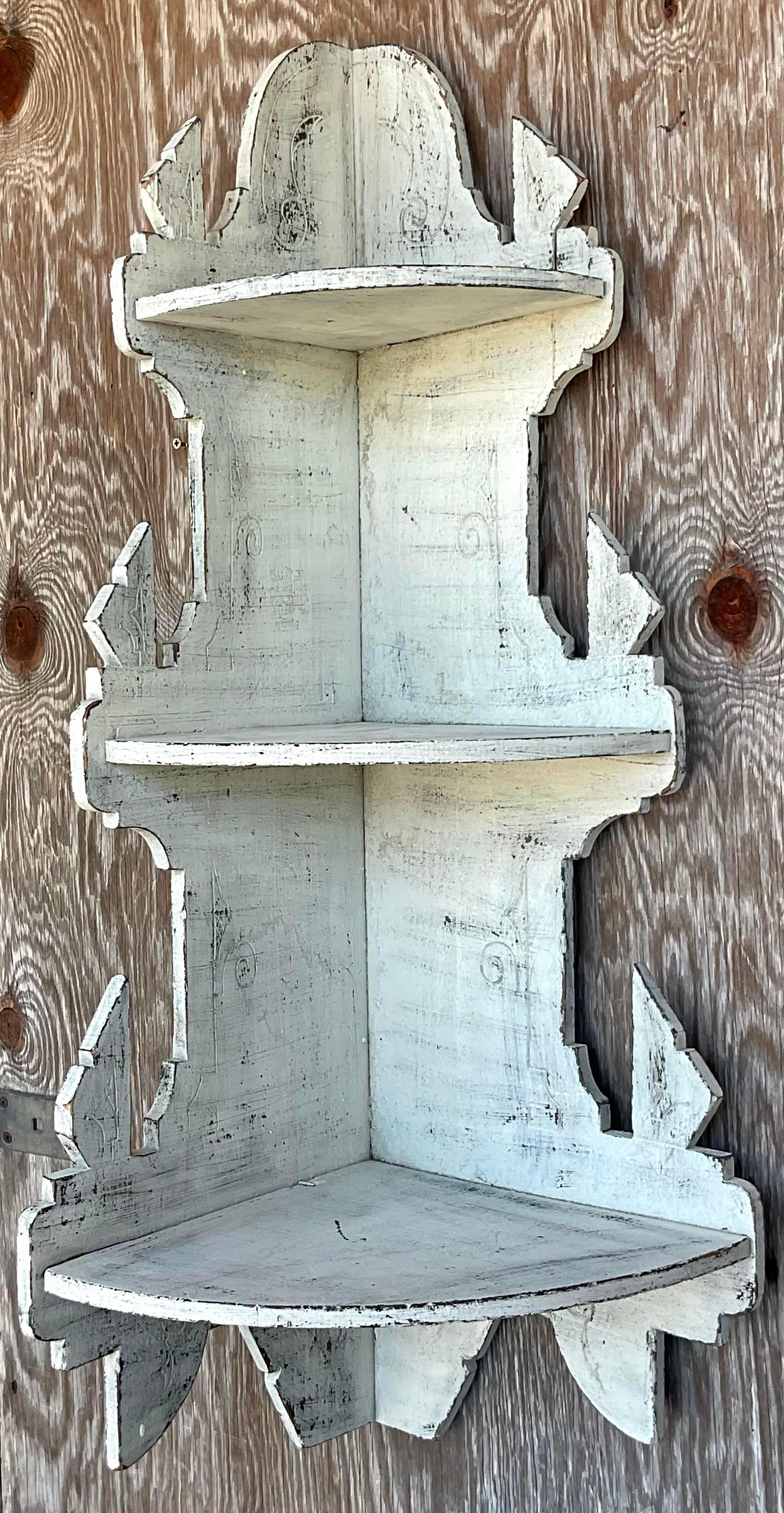 Mitte des 20. Jahrhunderts Vintage Boho Primitive Ecke Wandregal (Rustikal) im Angebot