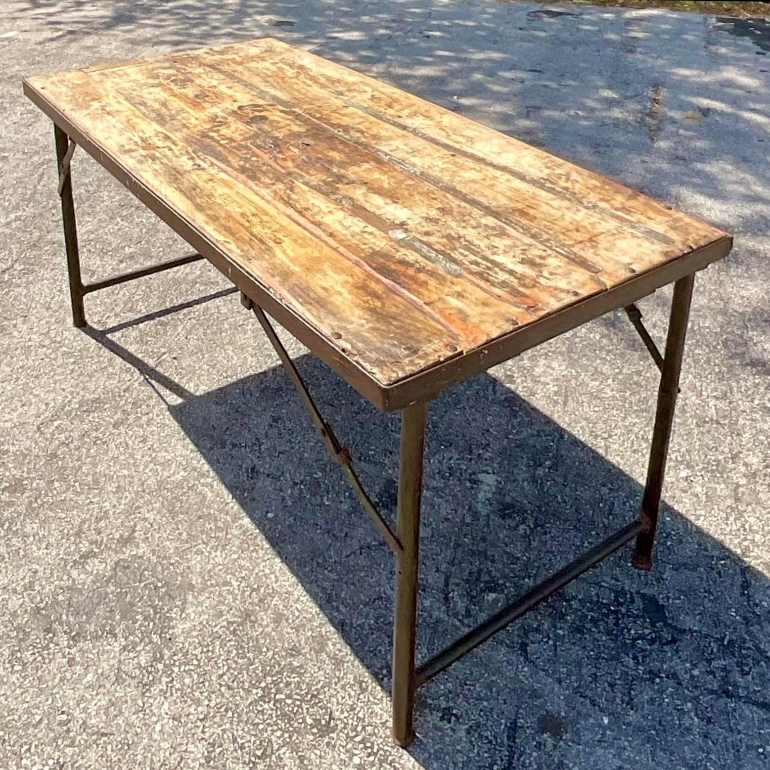 Américain Table pliante en bois recyclé du milieu du 20e siècle, de style boho en vente