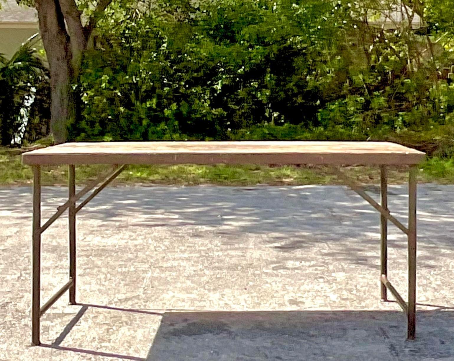 Table pliante en bois recyclé du milieu du 20e siècle, de style boho Bon état - En vente à West Palm Beach, FL