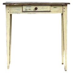 Table d'appoint en bois boho rustique à plateau en fer blanc, milieu du 20ème siècle