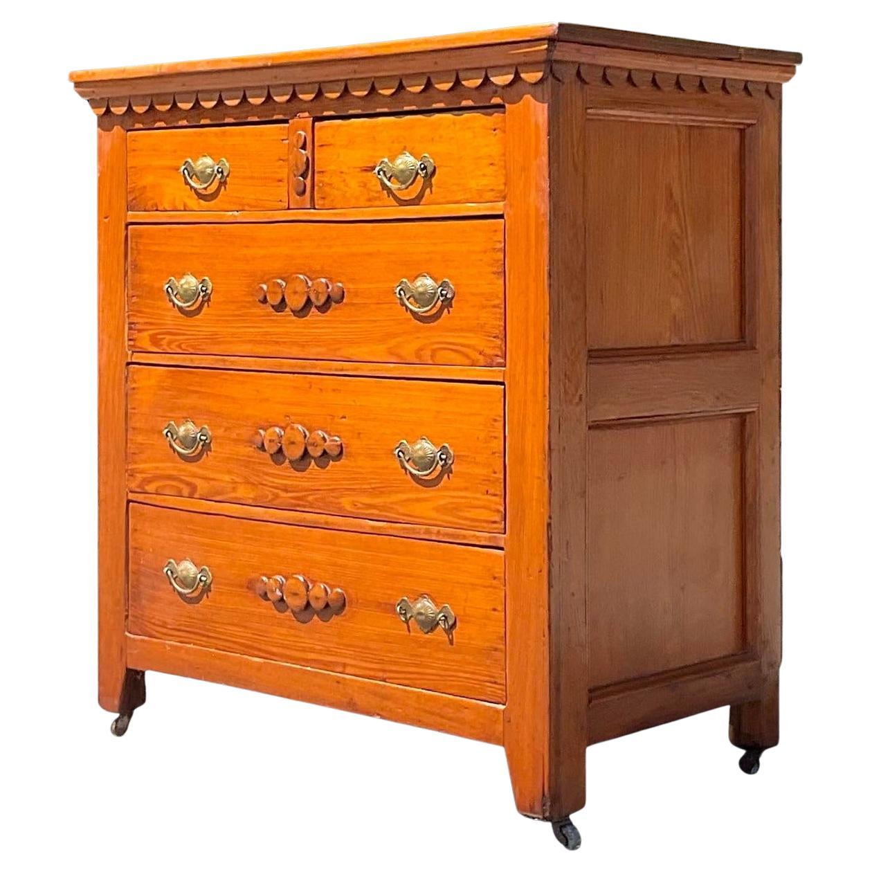 Commode et tiroirs festonnés Boho Vintage du milieu du 20e siècle