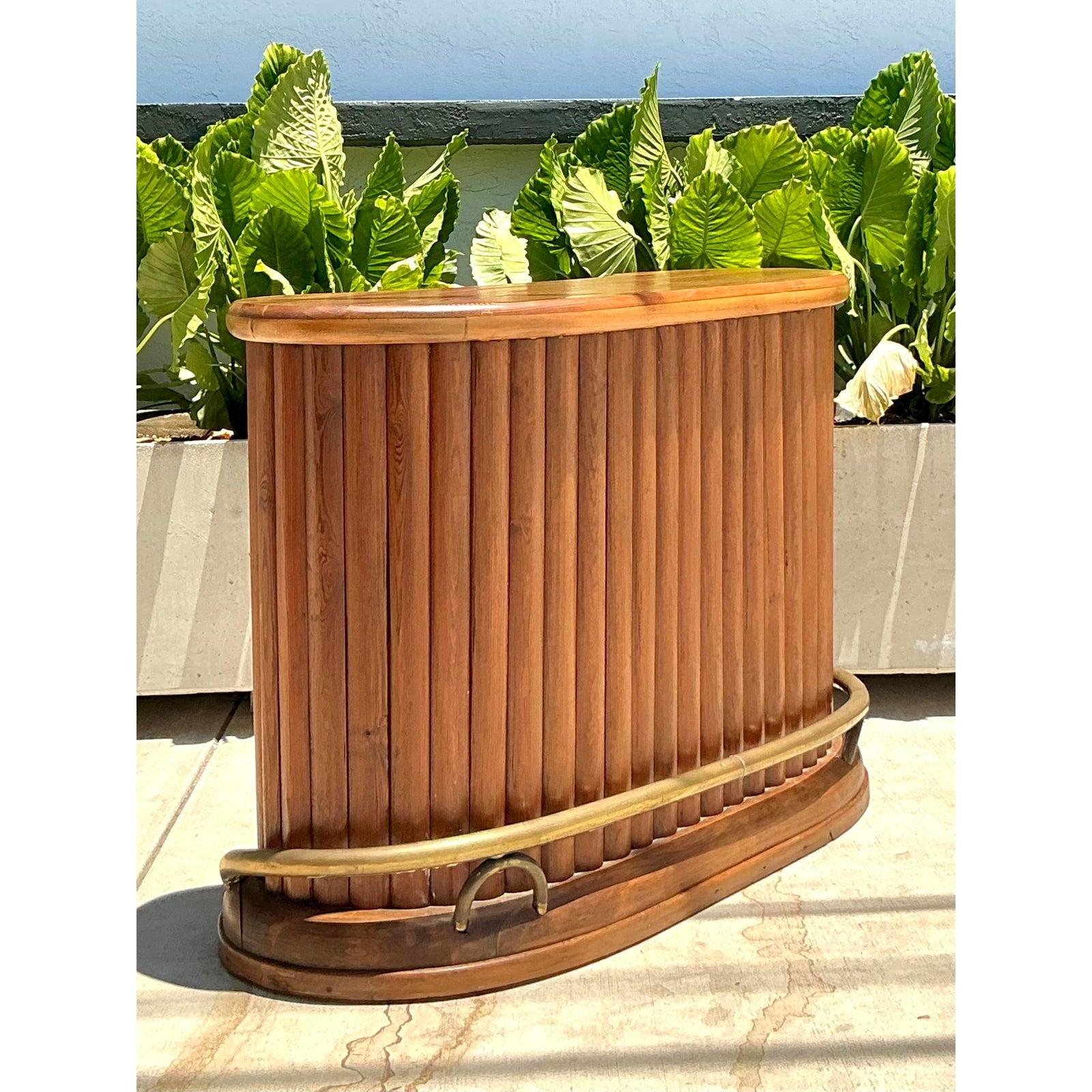 Ottone Bar a secco in legno smerlato della metà del 20° secolo Vintage Boho in vendita