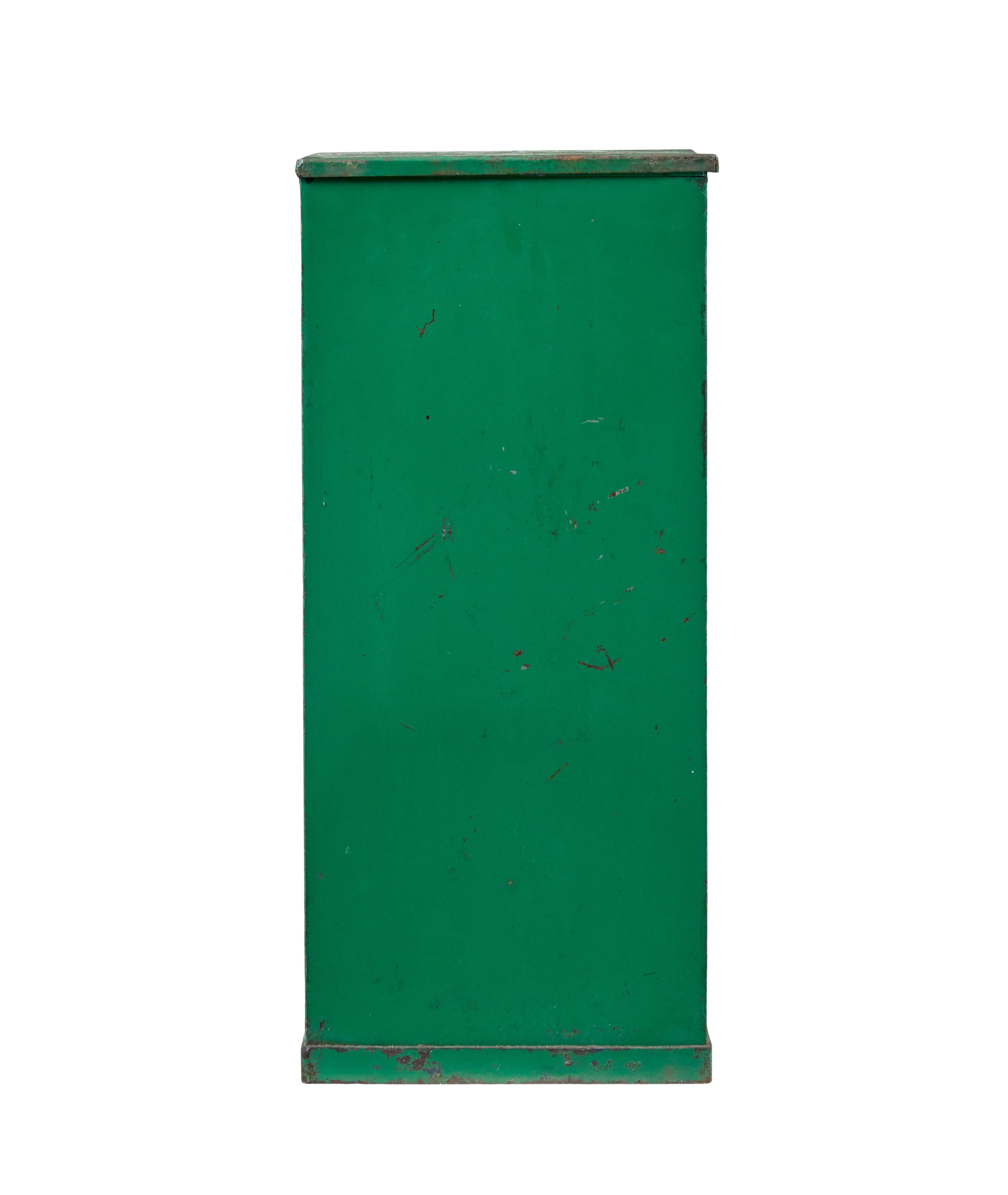 Mid 20th century vintage BP memorabilia oil dispenser In Good Condition For Sale In Debenham, Suffolk