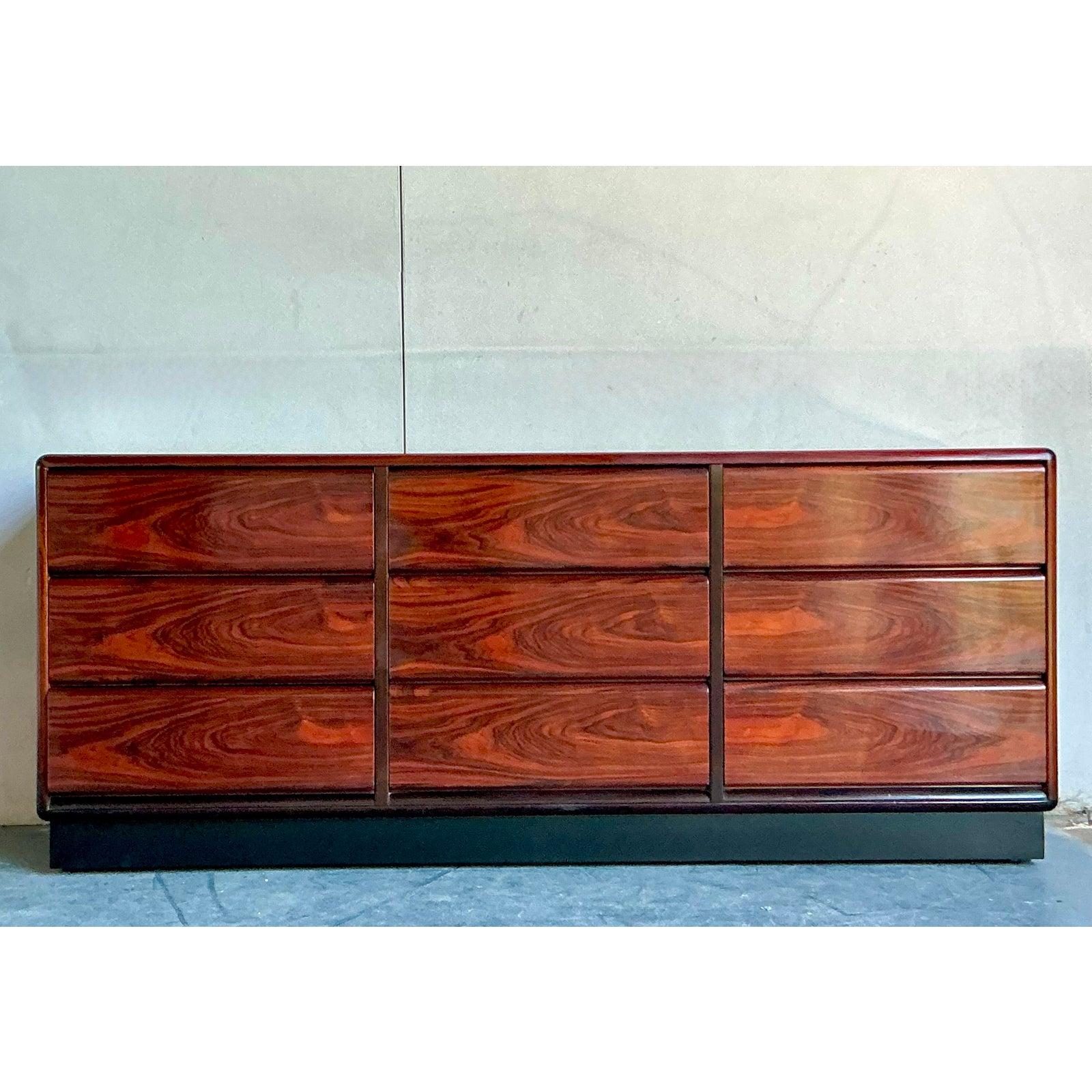 Mitte des 20. Jahrhunderts Vintage Brouer Rosenholz Credenza im Angebot 6