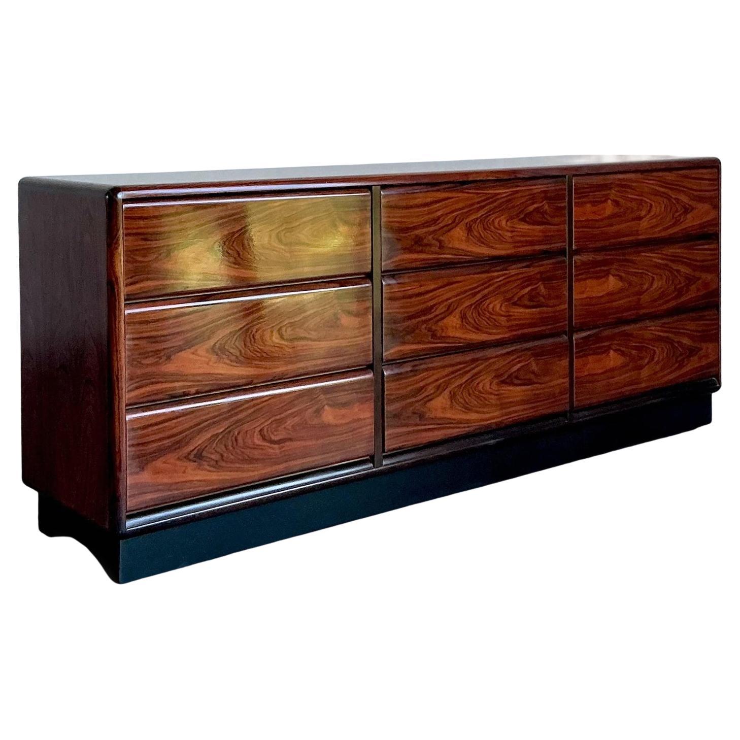 Mitte des 20. Jahrhunderts Vintage Brouer Rosenholz Credenza