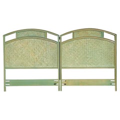 Tête de lit double vintage du milieu du 20e siècle avec détails en rotin chevron et teinture verte