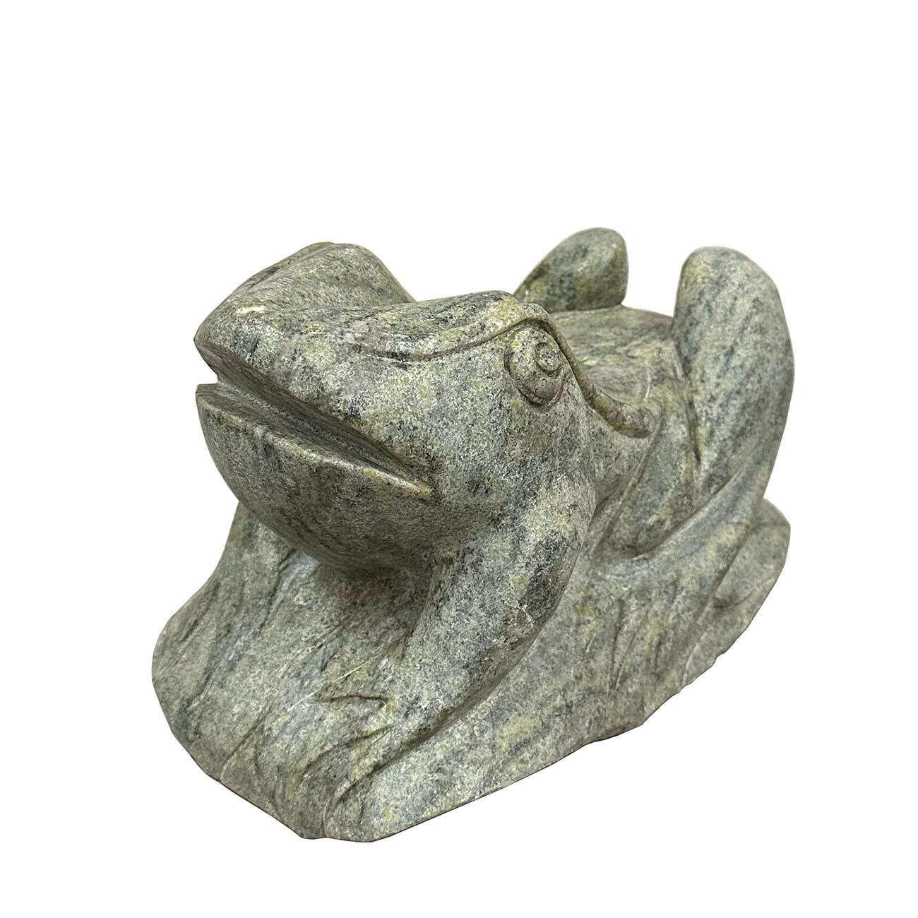 Mid-20th Century Vintage Chinese Hand Crafted Stone Frog In Good Condition In Pomona, CA
