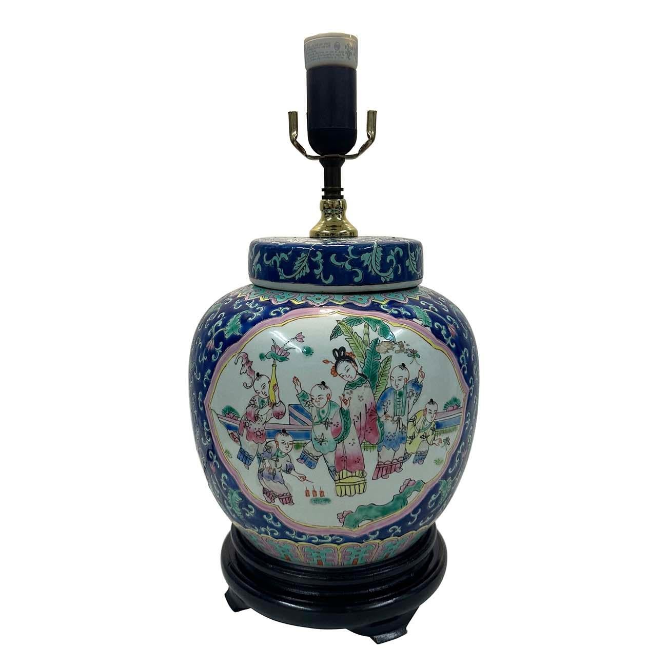 Lámpara de sobremesa de porcelana china pintada a mano de mediados del siglo XX Exportación china en venta