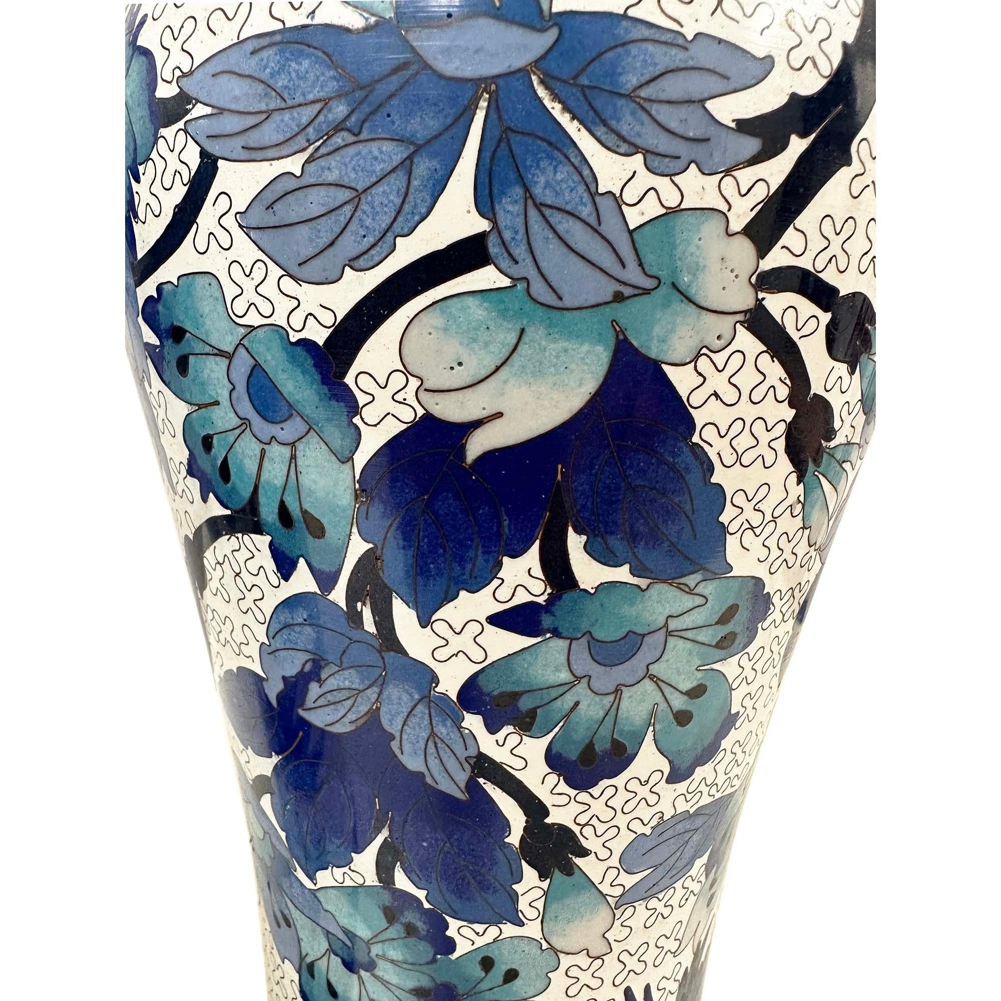 Vasi cinesi artigianali in cloisonne della metà del XX secolo - Coppia in vendita 3