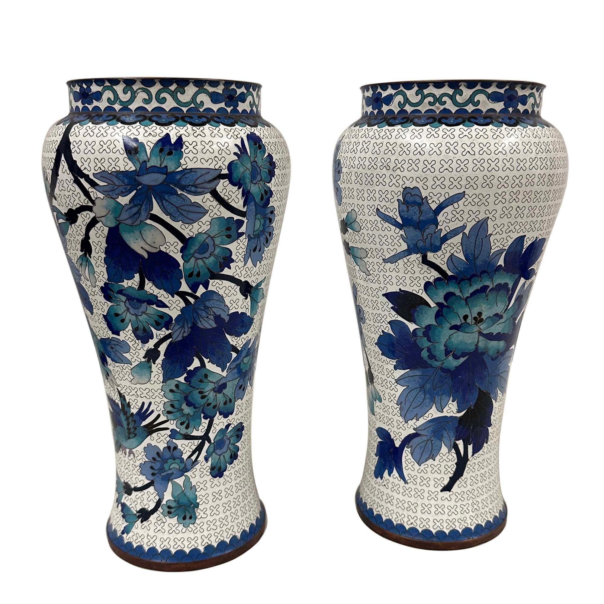 Rame Vasi cinesi artigianali in cloisonne della metà del XX secolo - Coppia in vendita