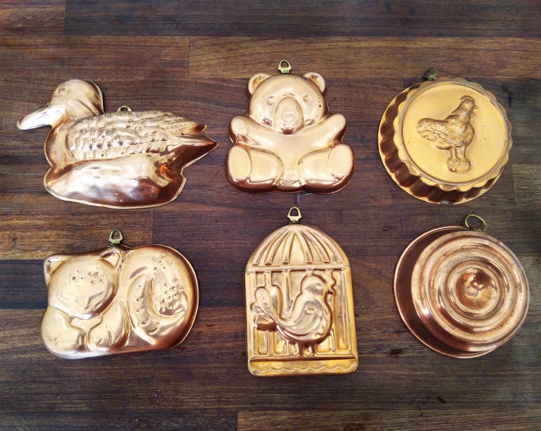 Mid-20th century vintage copper molds with tin-plated interior

Ideal molds to hang as an ornament in a rustic kitchen.
  