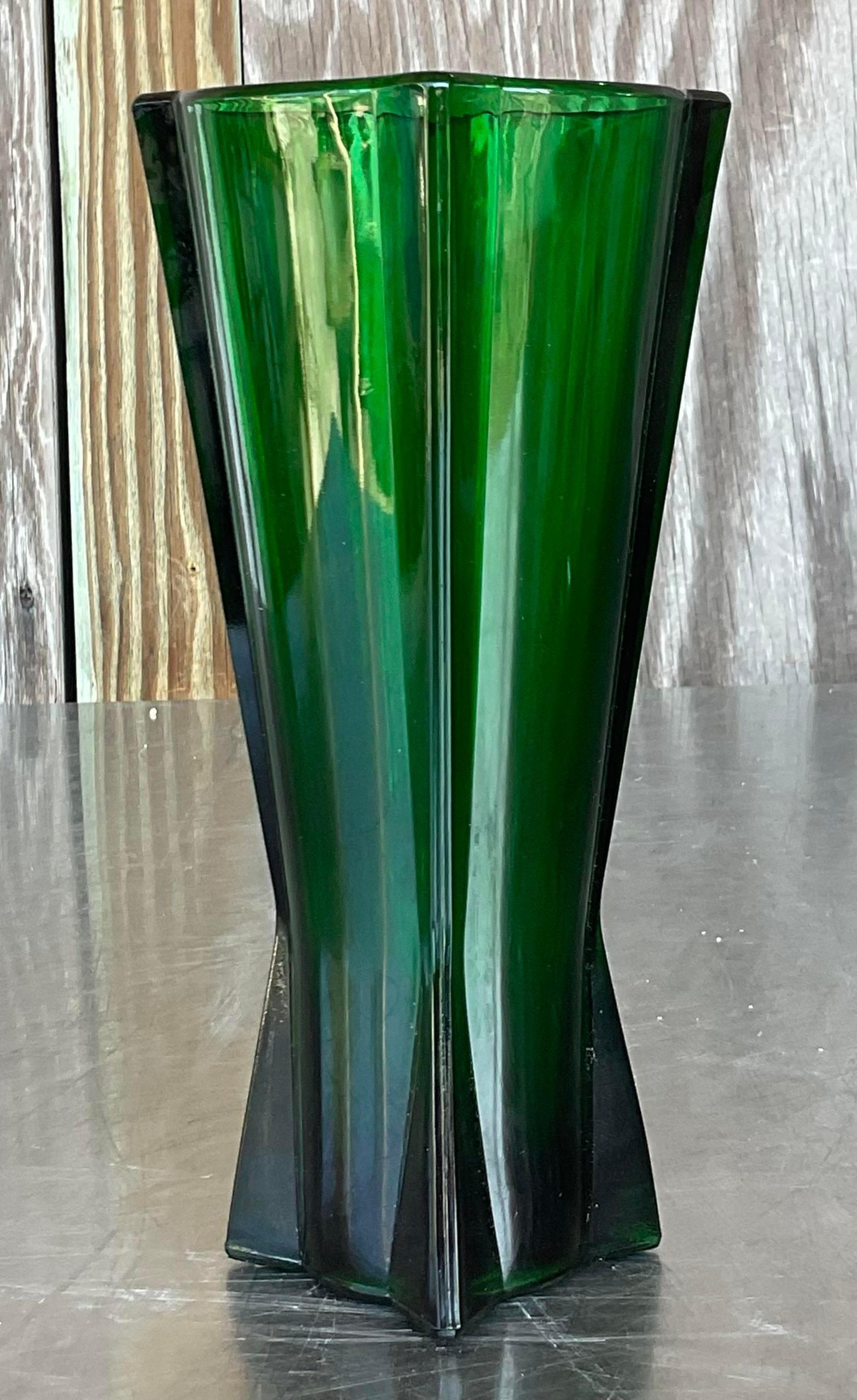 Grüne Vintage-Deko-Glasvase aus der Mitte des 20. Jahrhunderts (Art déco)