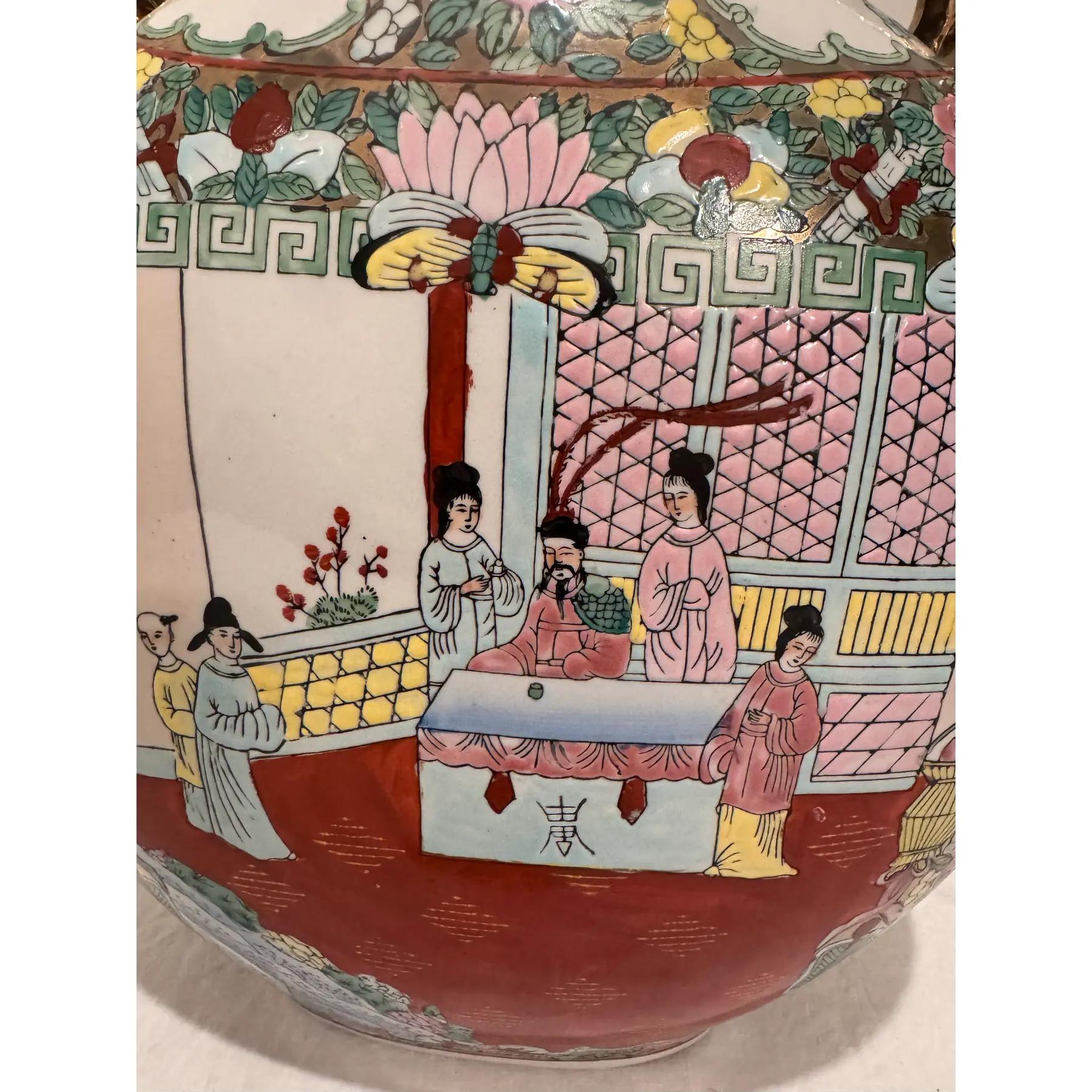 Vaso Famille Rose Moon Flask d'epoca della metà del XX secolo con manici in drago dorato In condizioni buone in vendita a Cookeville, TN