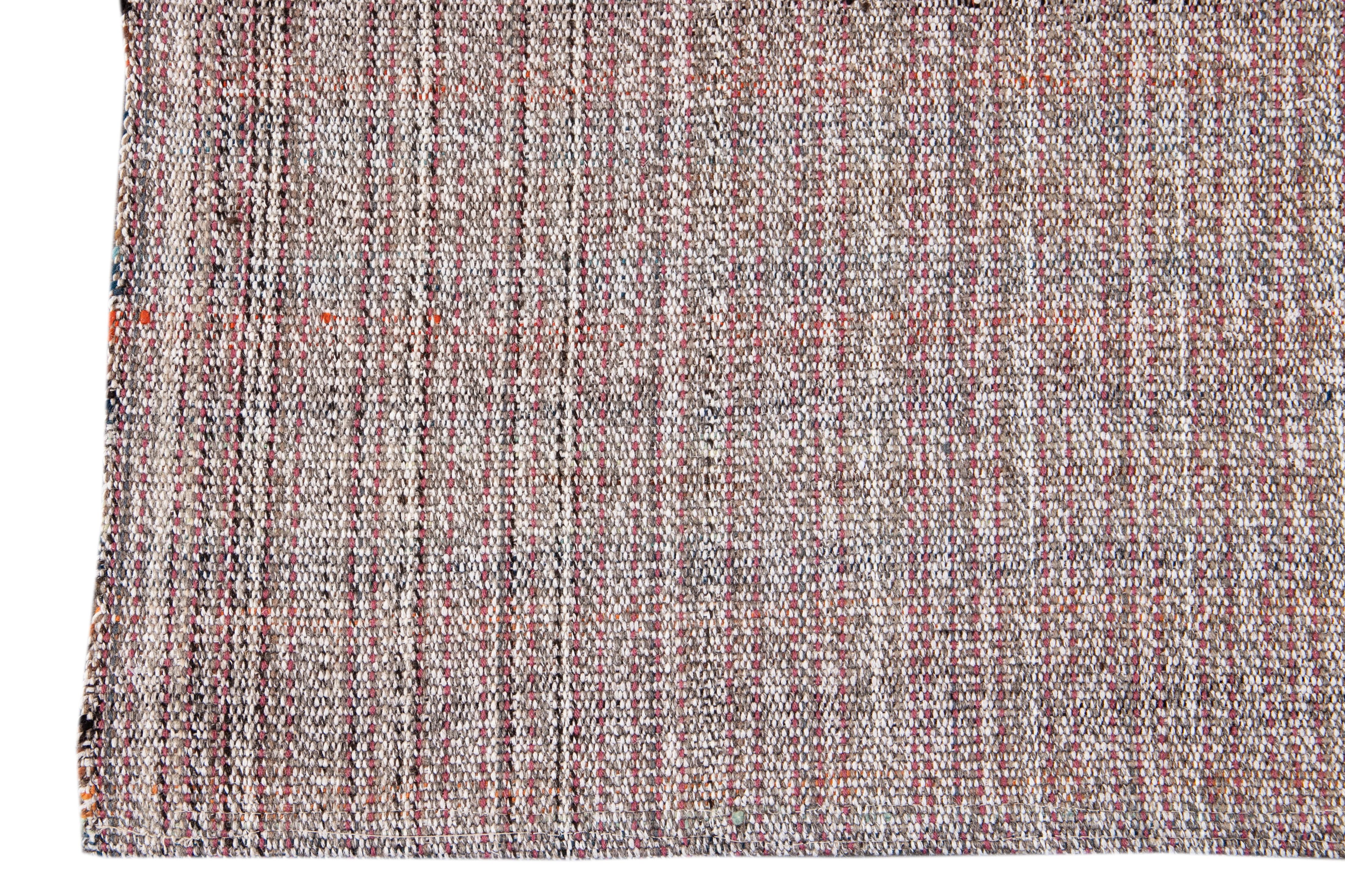 Vintage-Flachgewebe-Teppich aus der Mitte des 20 im Zustand „Hervorragend“ im Angebot in Norwalk, CT