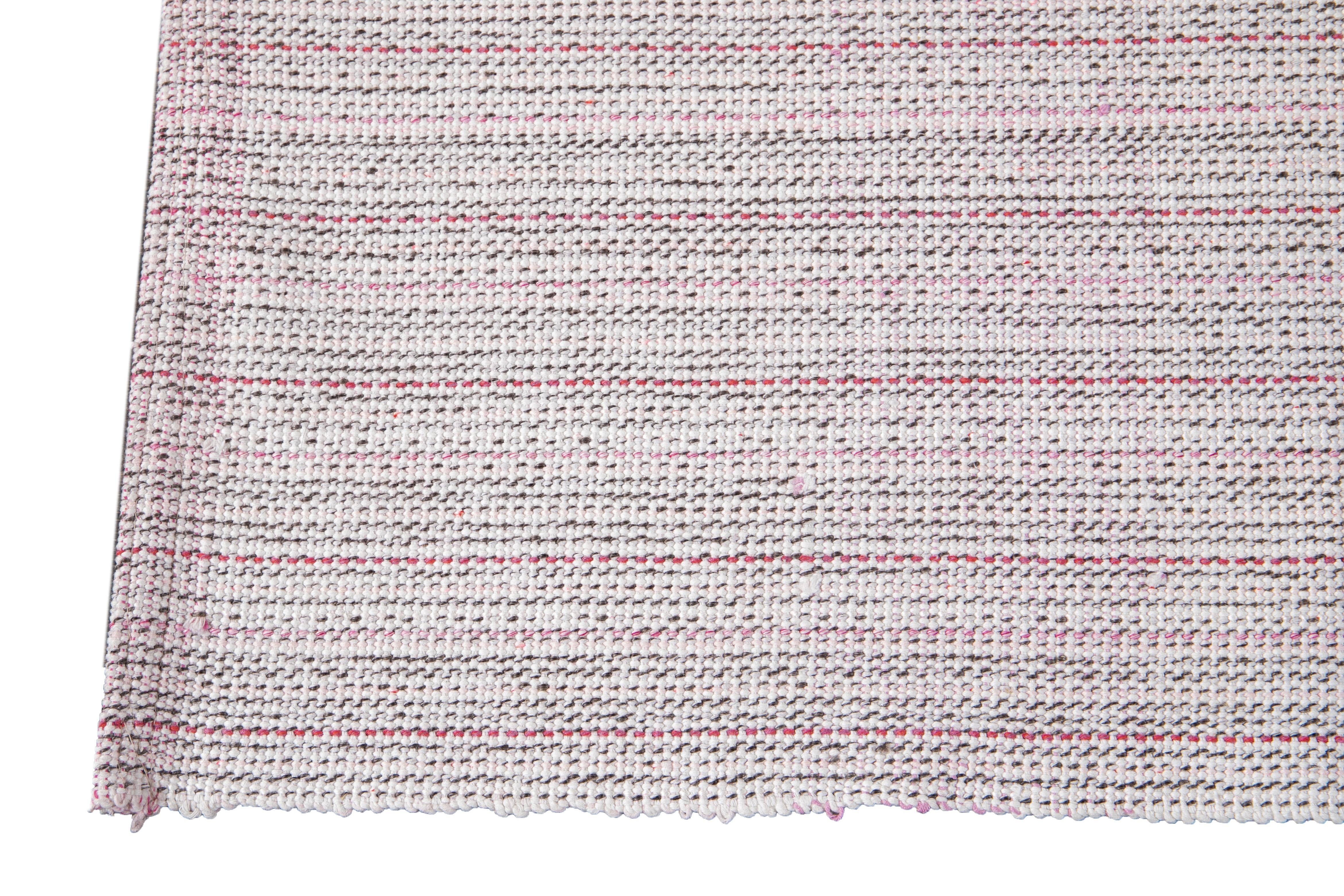 Mid-20th Century Vintage Flat-Weave Rug In Excellent Condition For Sale In Norwalk, CT