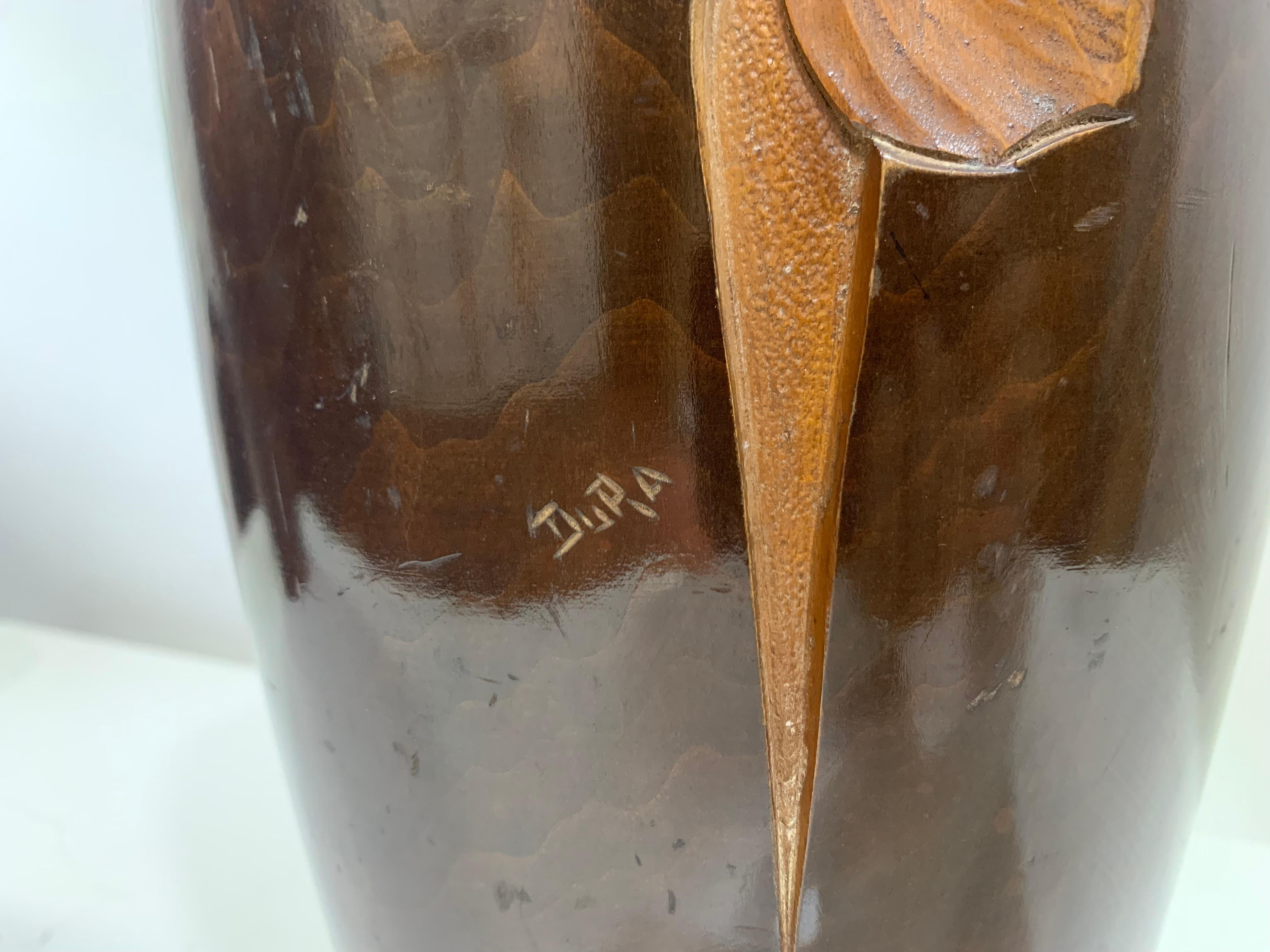 Handgeschnitzte Holzvase aus der Mitte des 20. Jahrhunderts, 2 signiert Dupia im Zustand „Gut“ im Angebot in Beirut, LB