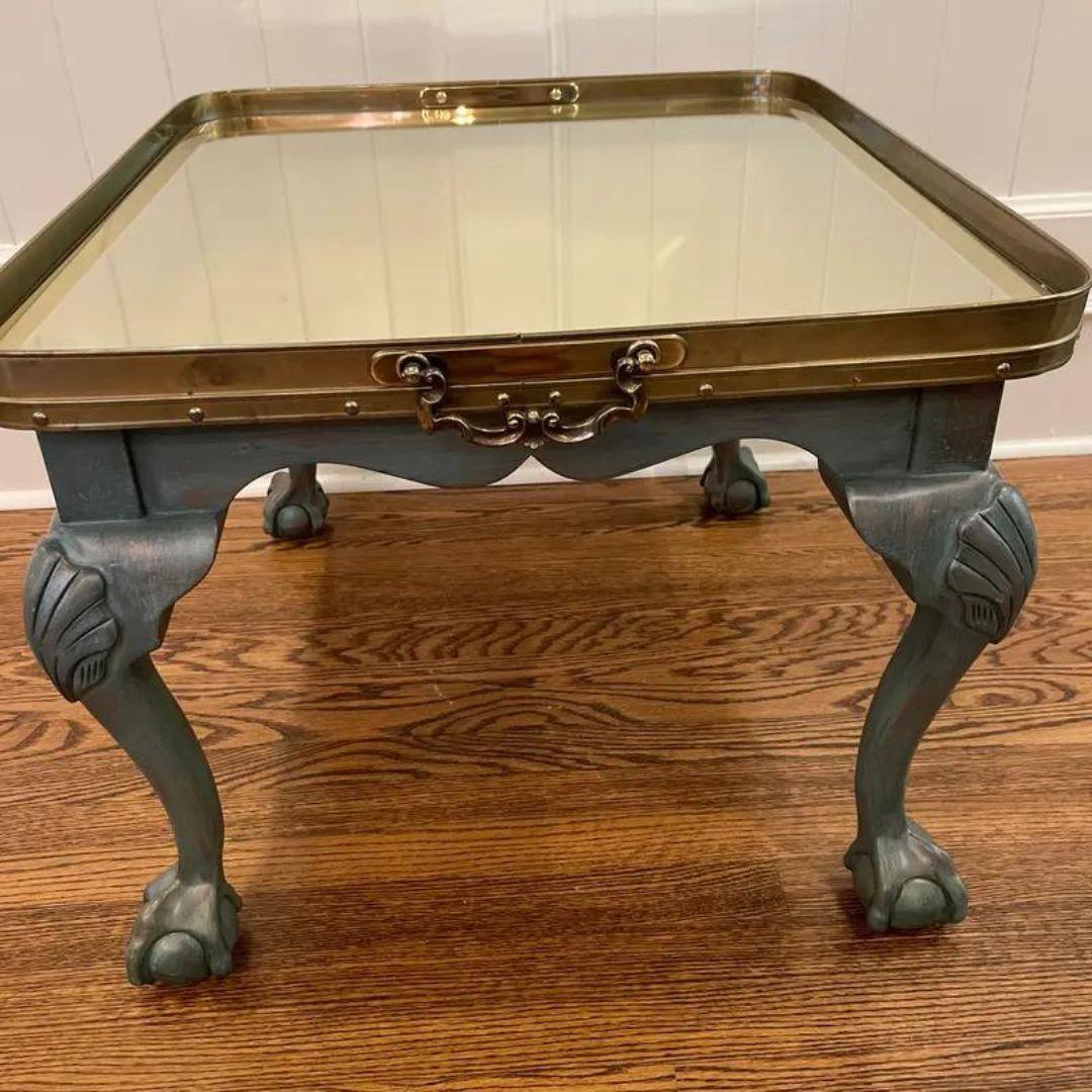 Mid 20th Century Vintage Hollywood Regency Mirrored Brass Cocktail Side Table Wi In Good Condition For Sale In Cookeville, TN