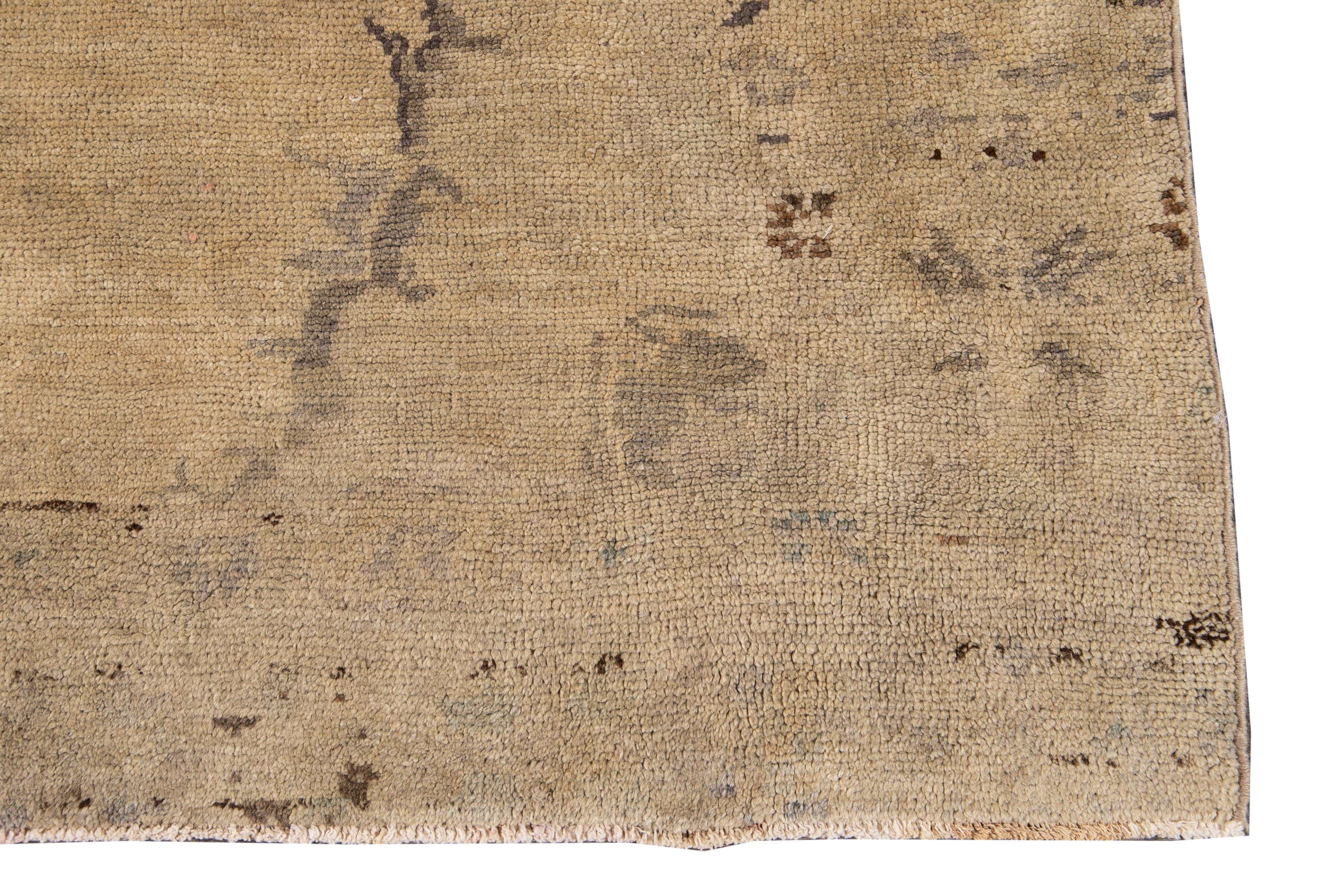 Alfombra de lana Khotan Vintage de mediados del siglo XX Lana en venta