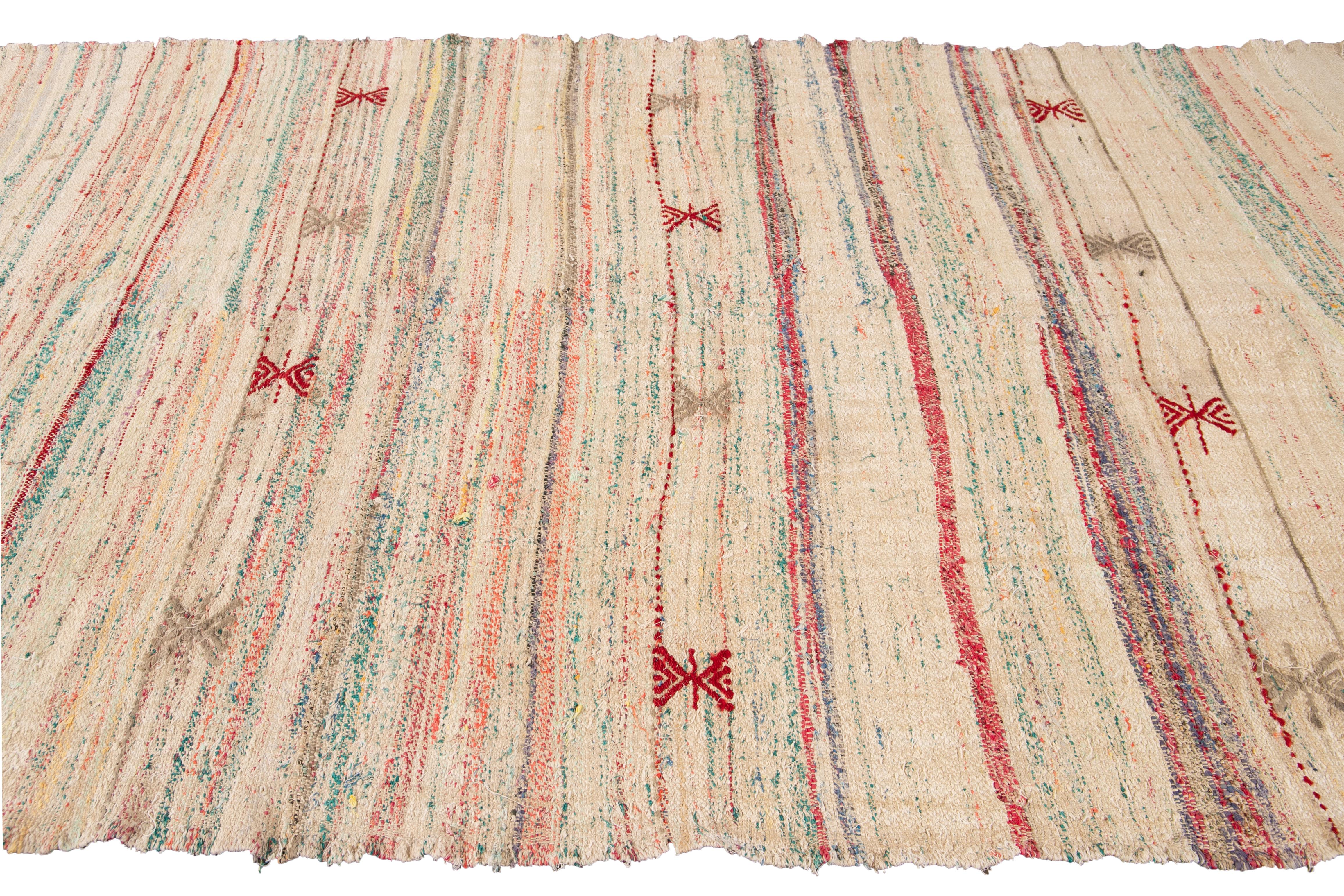 Tapis Kilim vintage en laine du milieu du XXe siècle en vente 5