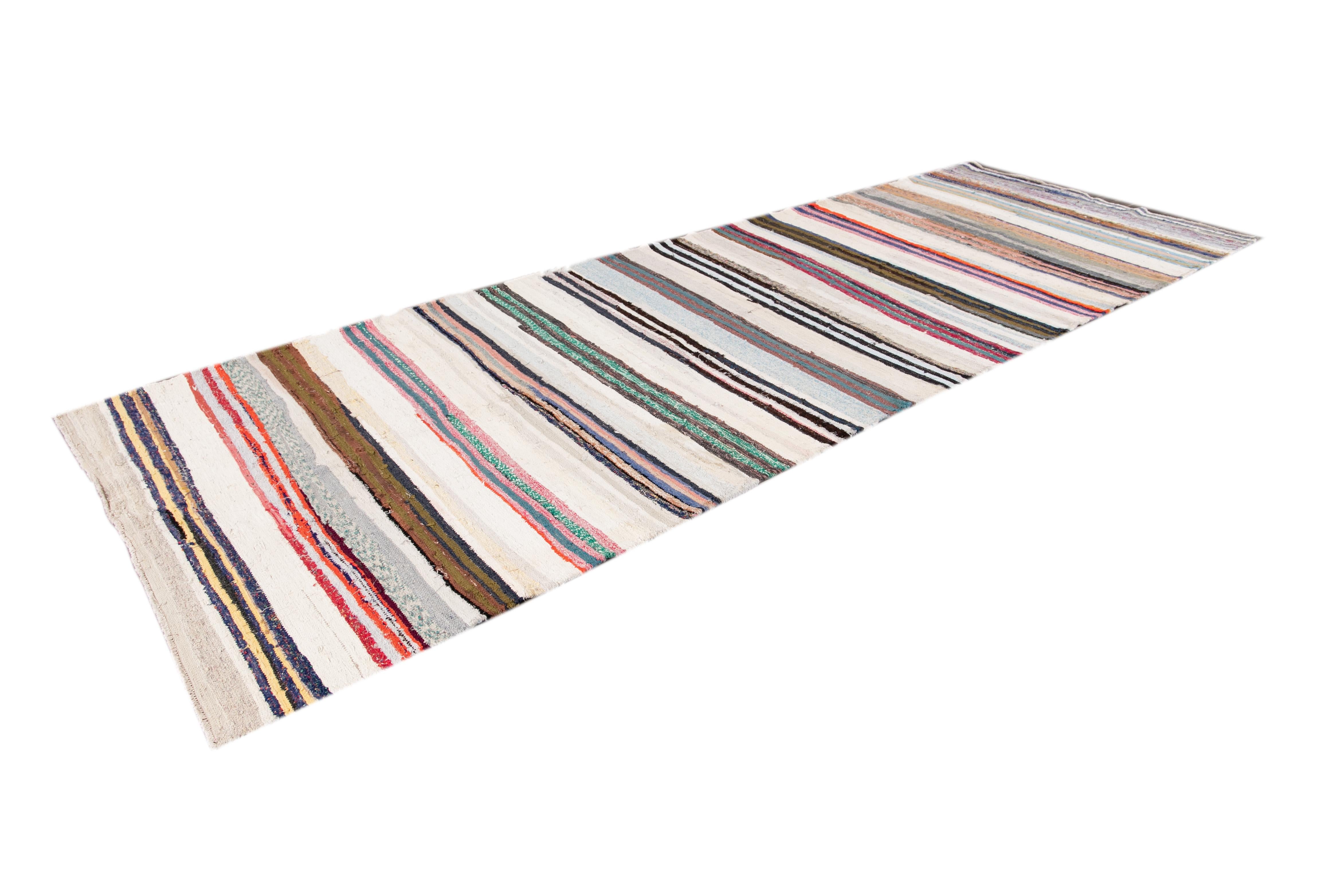 Mid-20th Century Vintage Kilim Wool Rug For Sale 9