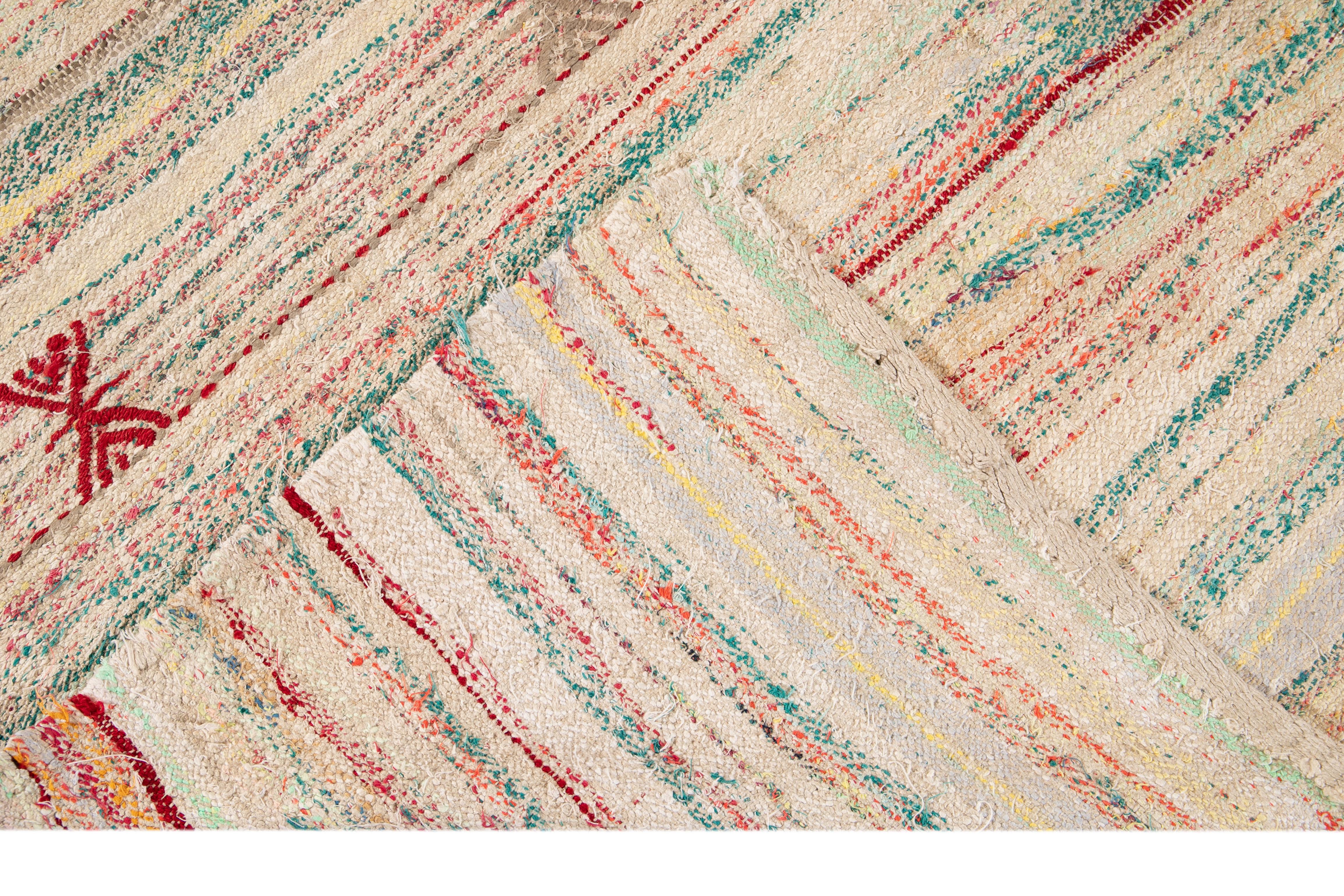 Tapis Kilim vintage en laine du milieu du XXe siècle Excellent état - En vente à Norwalk, CT