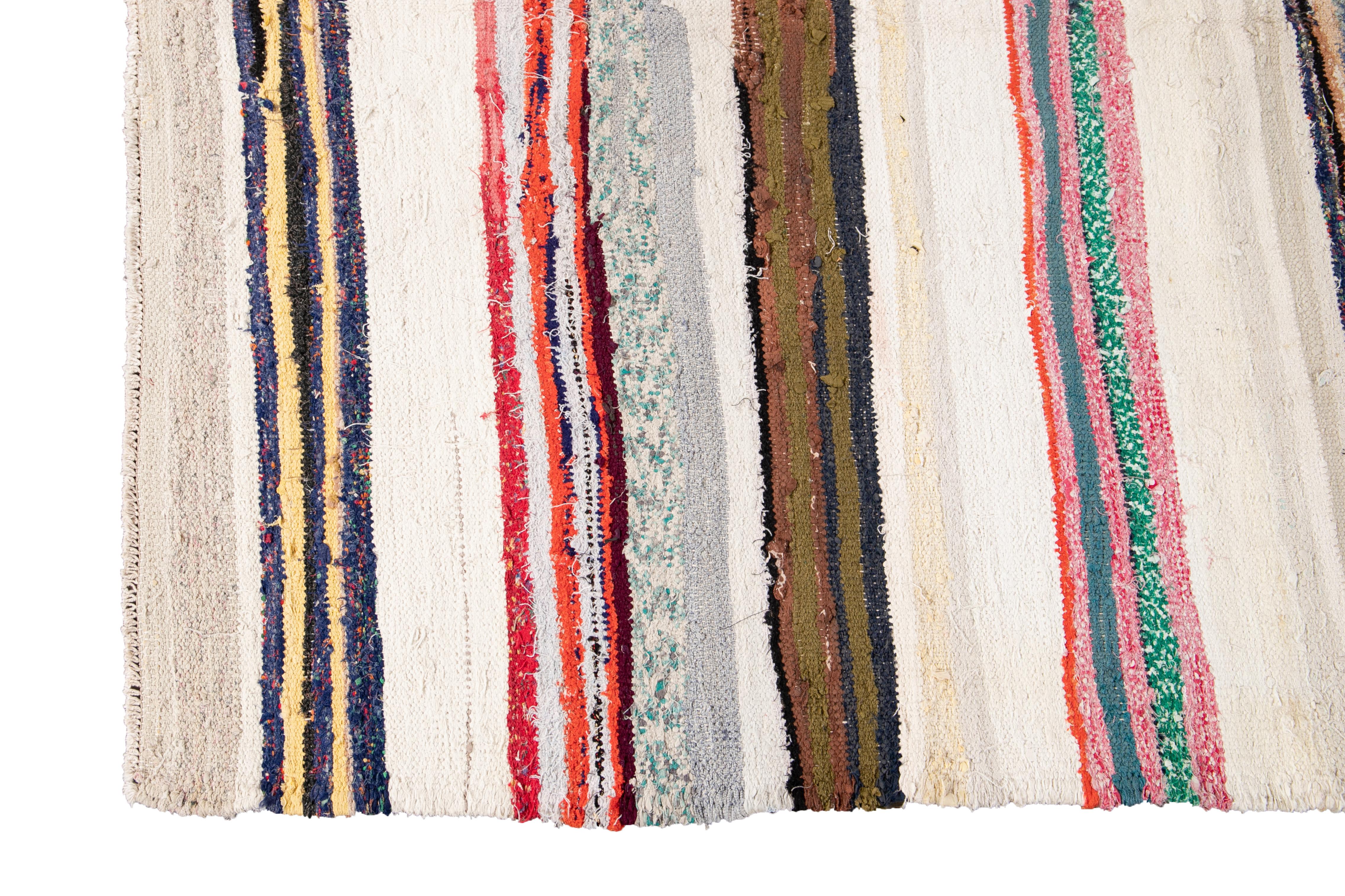 Mid-20th Century Vintage Kilim Wool Rug In Excellent Condition For Sale In Norwalk, CT