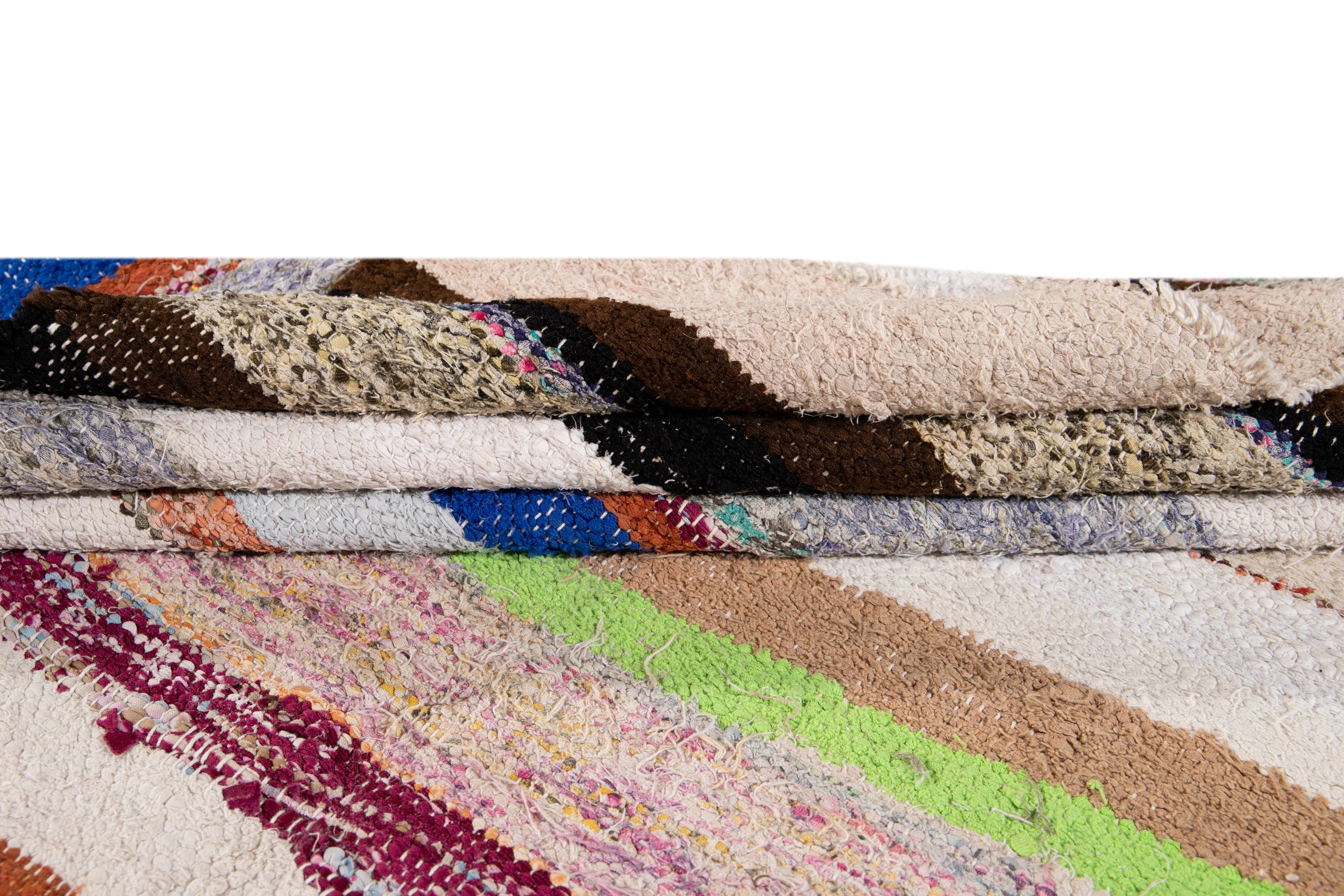 Mitte des 20. Jahrhunderts Vintage-Kilim-Wollteppich im Zustand „Hervorragend“ im Angebot in Norwalk, CT